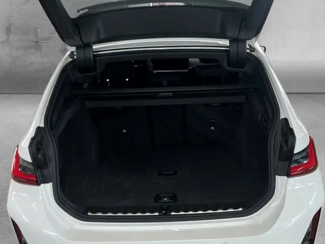 BMW 3 Series view 15
