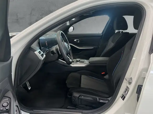 BMW 3 Series view 8