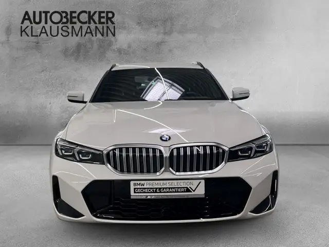 BMW 3 Series view 5