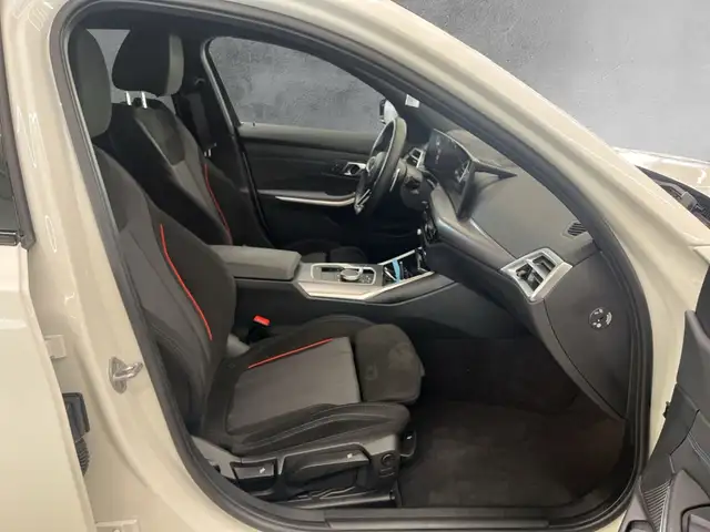 BMW 3 Series view 11