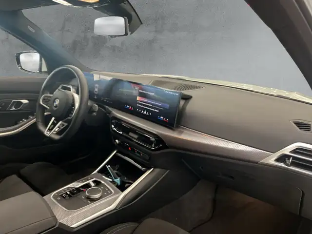 BMW 3 Series view 12