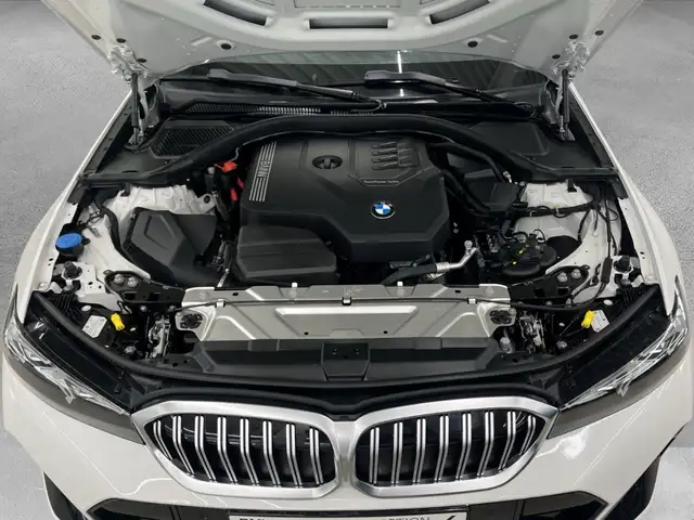 BMW 3 Series view 14