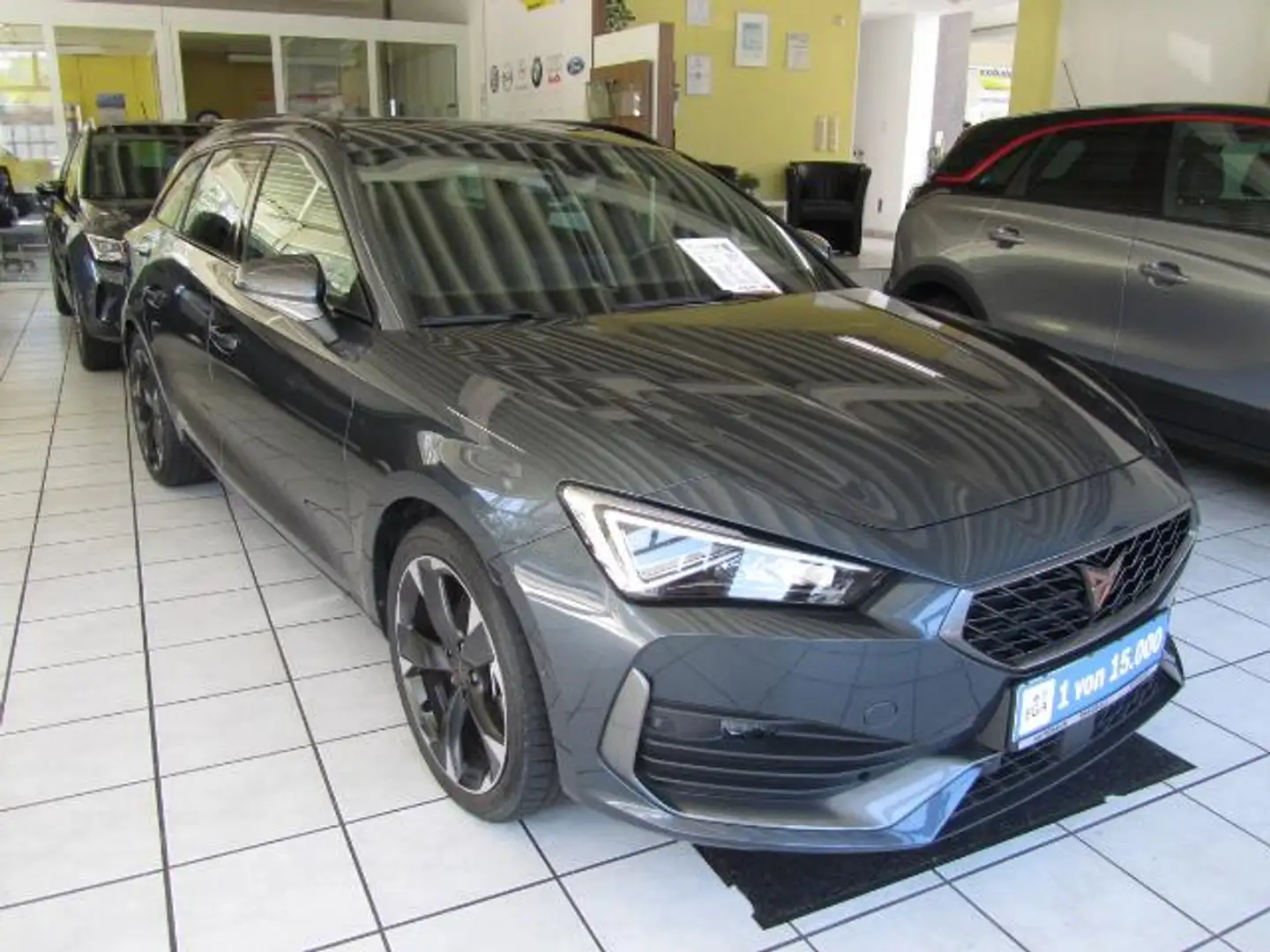 CUPRA Leon Sportstourer 1.5 eTSI OPF (EURO 6d) Grau - 2