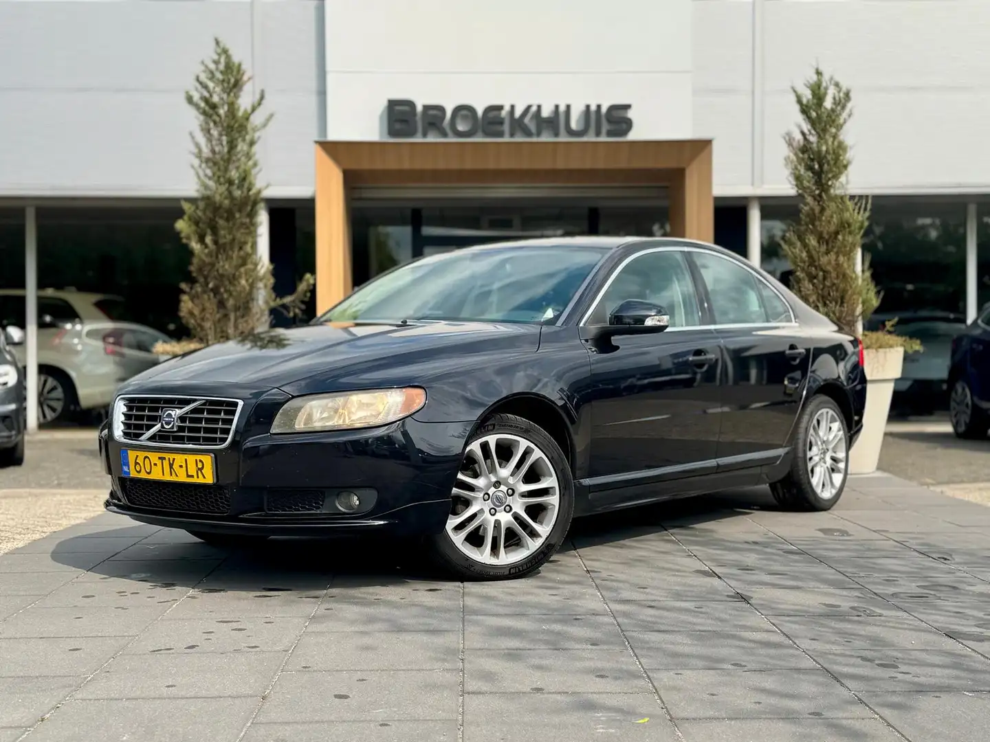 Volvo S80 2.5 T Momentum Dealer onderhouden Zwart - 1