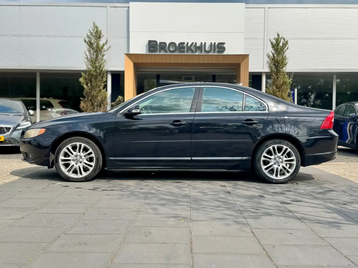 Volvo S80 2.5 T Momentum Dealer onderhouden Zwart - 2