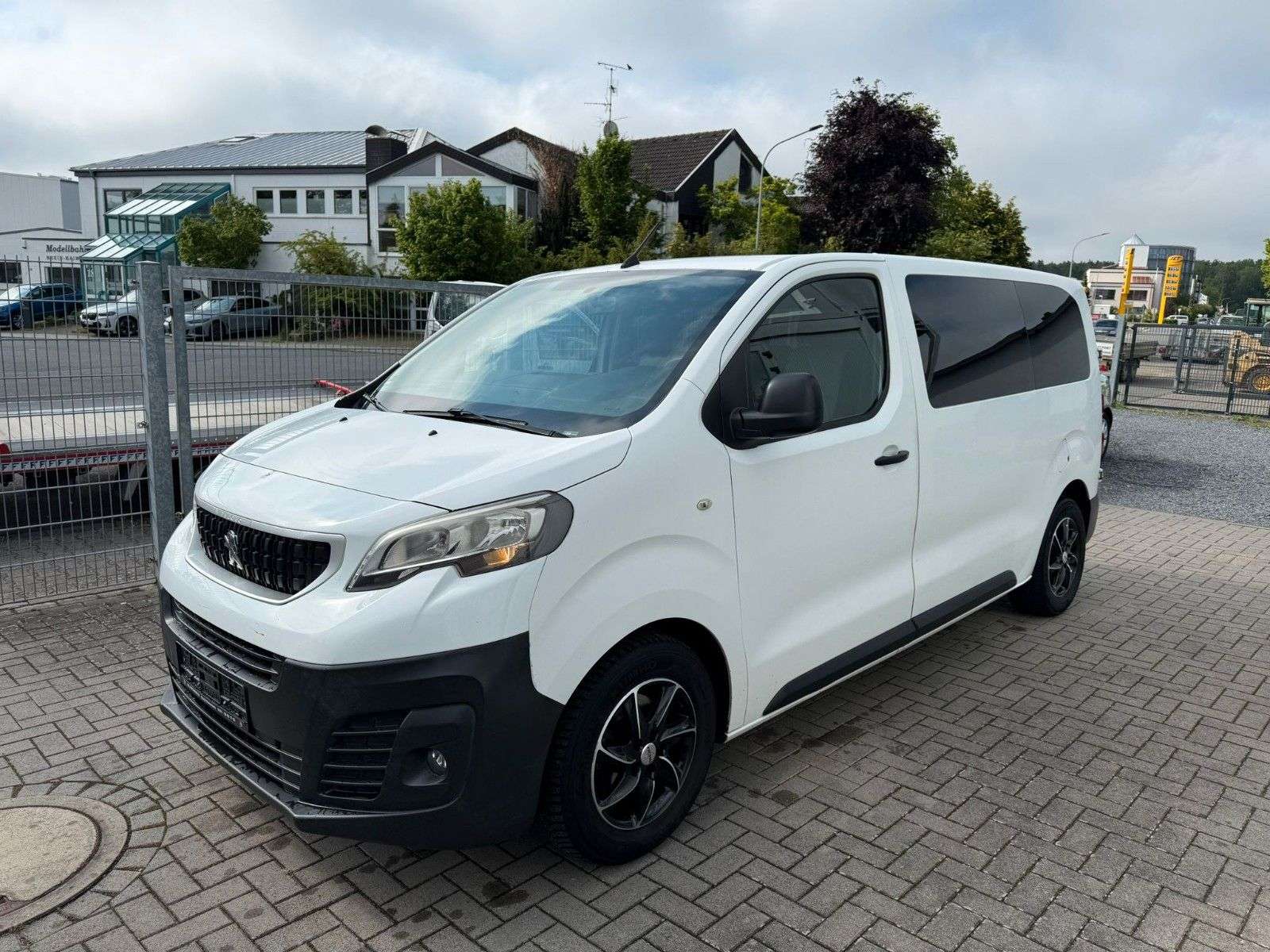 Second hand Peugeot Traveller 1.6
