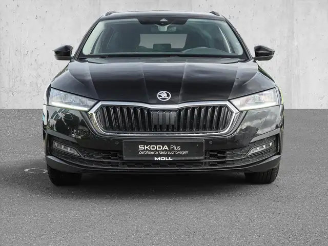 Skoda Octavia view 3