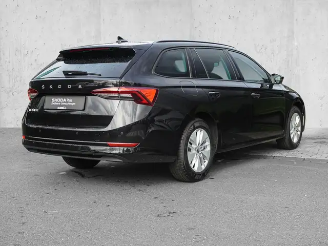 Skoda Octavia view 4