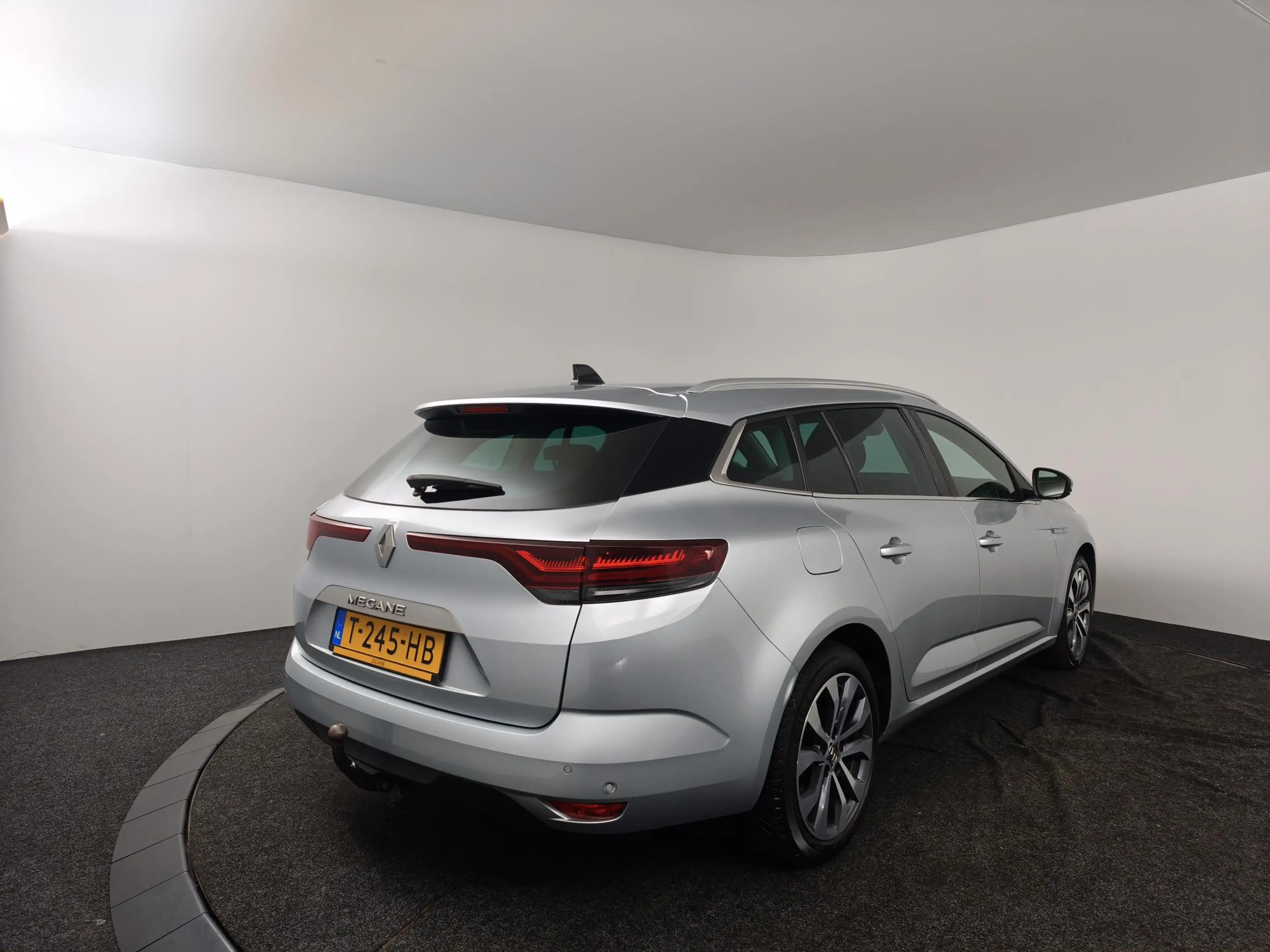 Renault Megane Estate 1.3 TCe 140 Techno | TREKHAAK | ALL-SEASON — photo 2
