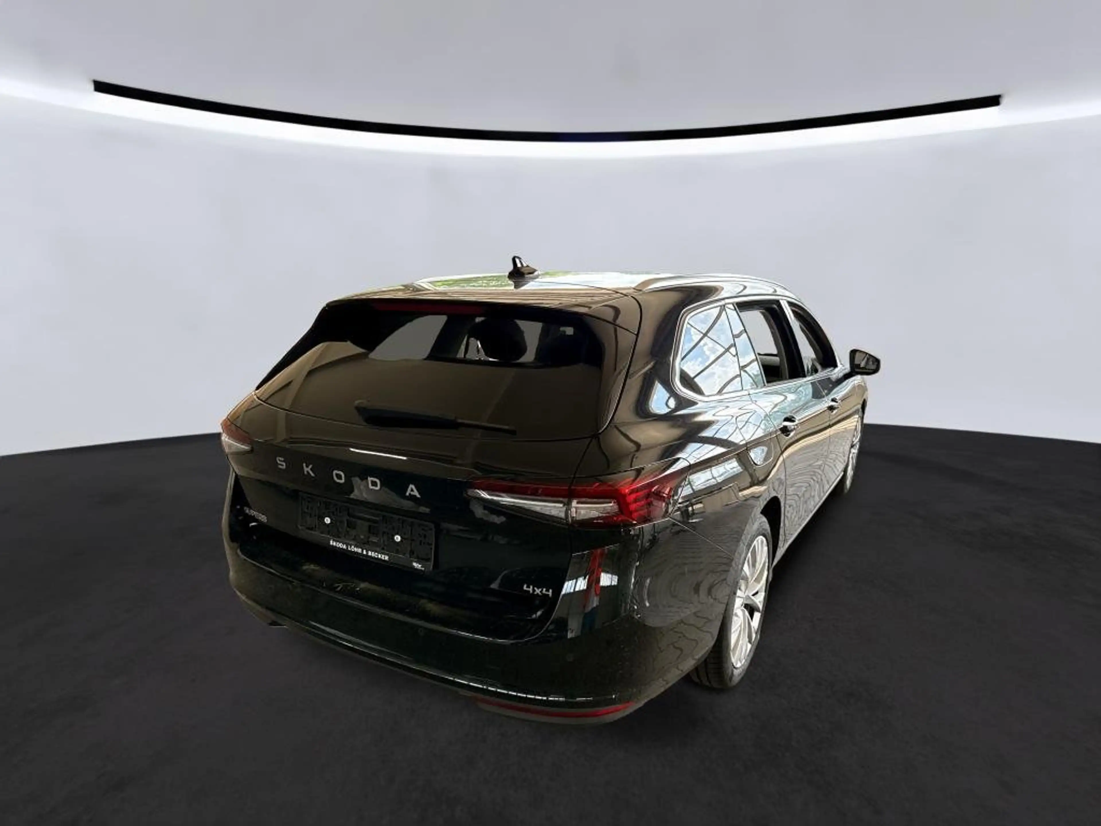 Skoda Superb 2.0 TDI 4x4 Selection/AHK/DCC+/CANTON/ACC — photo 4