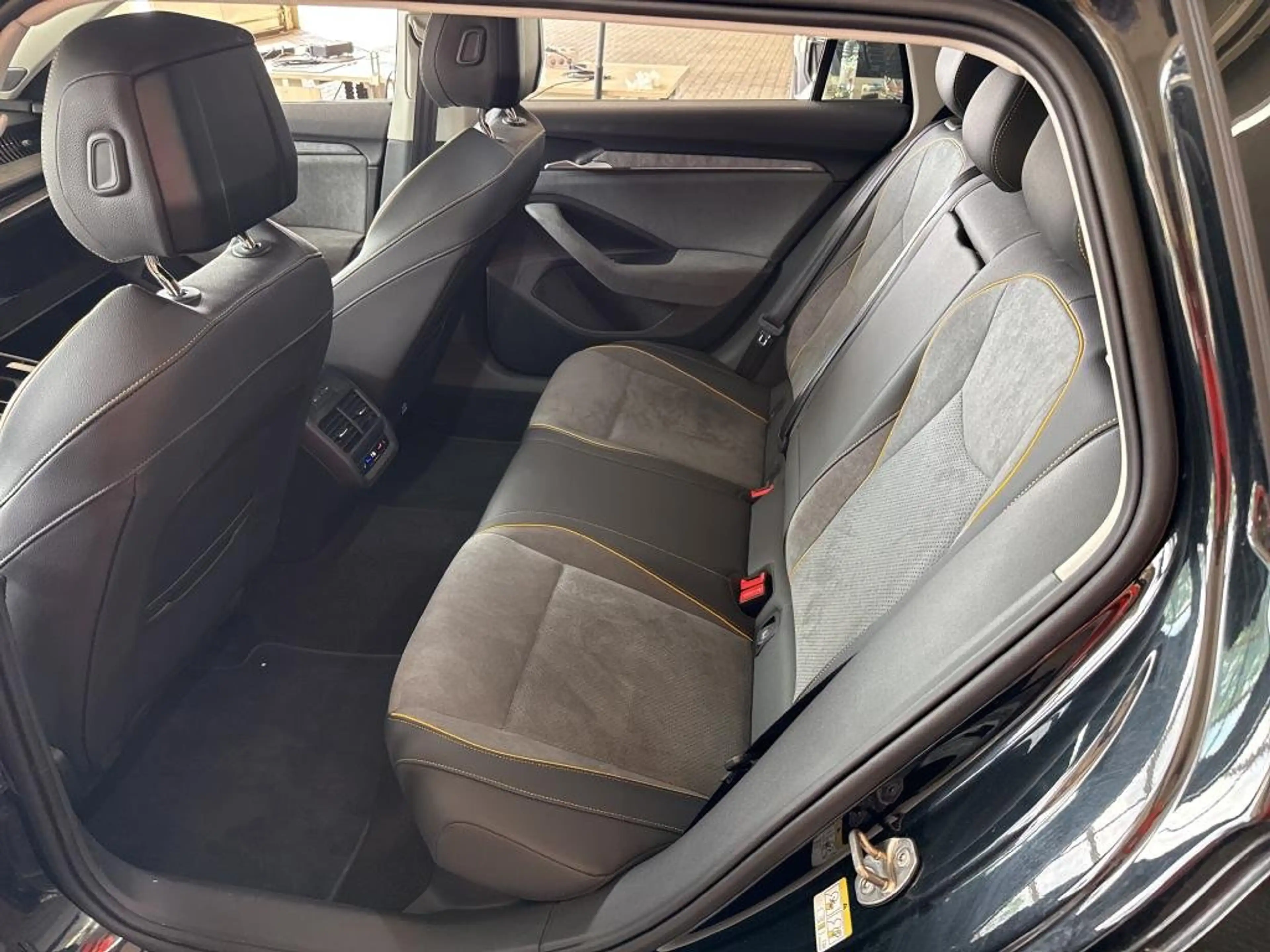 Skoda Superb 2.0 TDI 4x4 Selection/AHK/DCC+/CANTON/ACC — photo 7