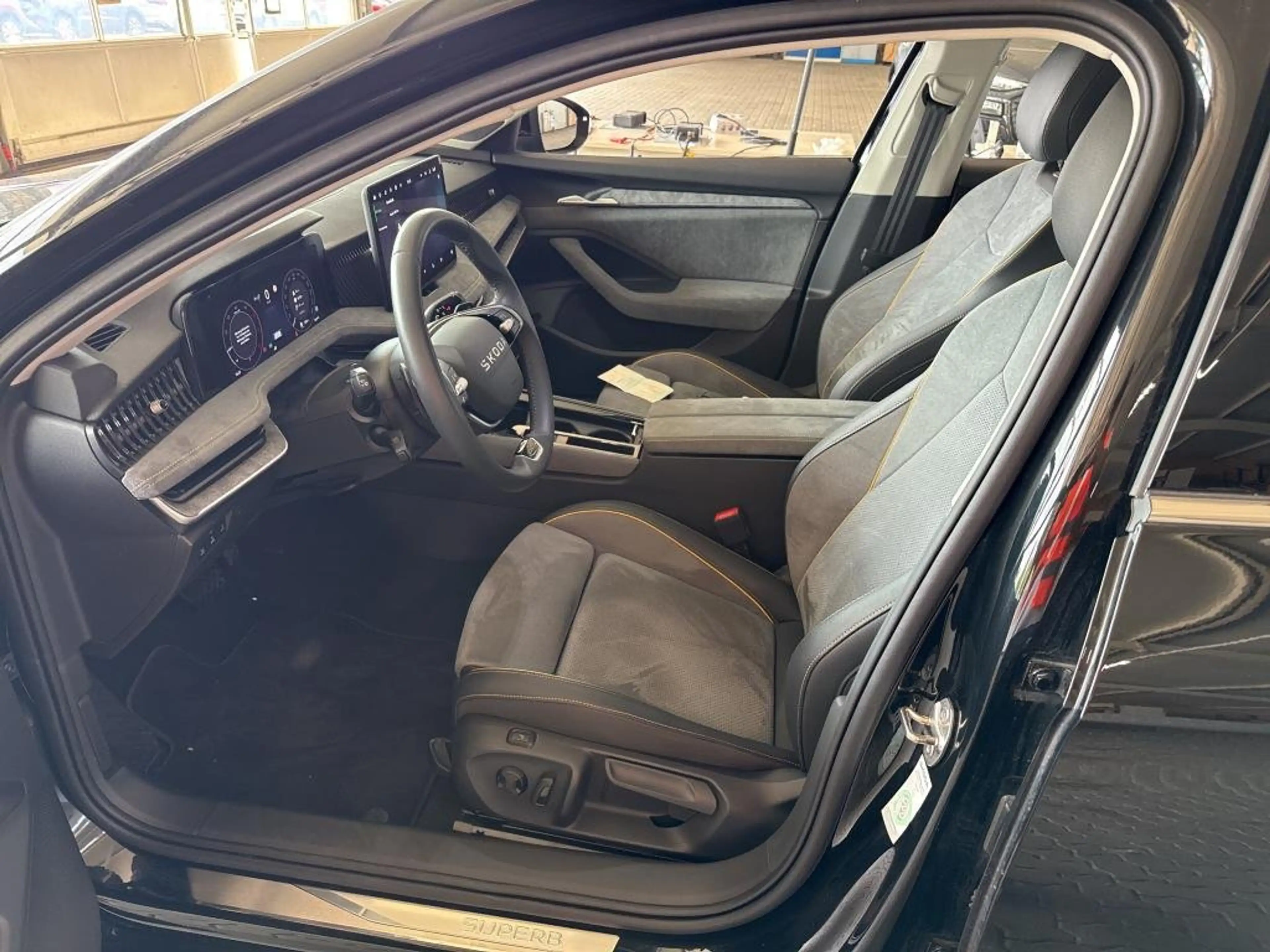 Skoda Superb 2.0 TDI 4x4 Selection/AHK/DCC+/CANTON/ACC — photo 5