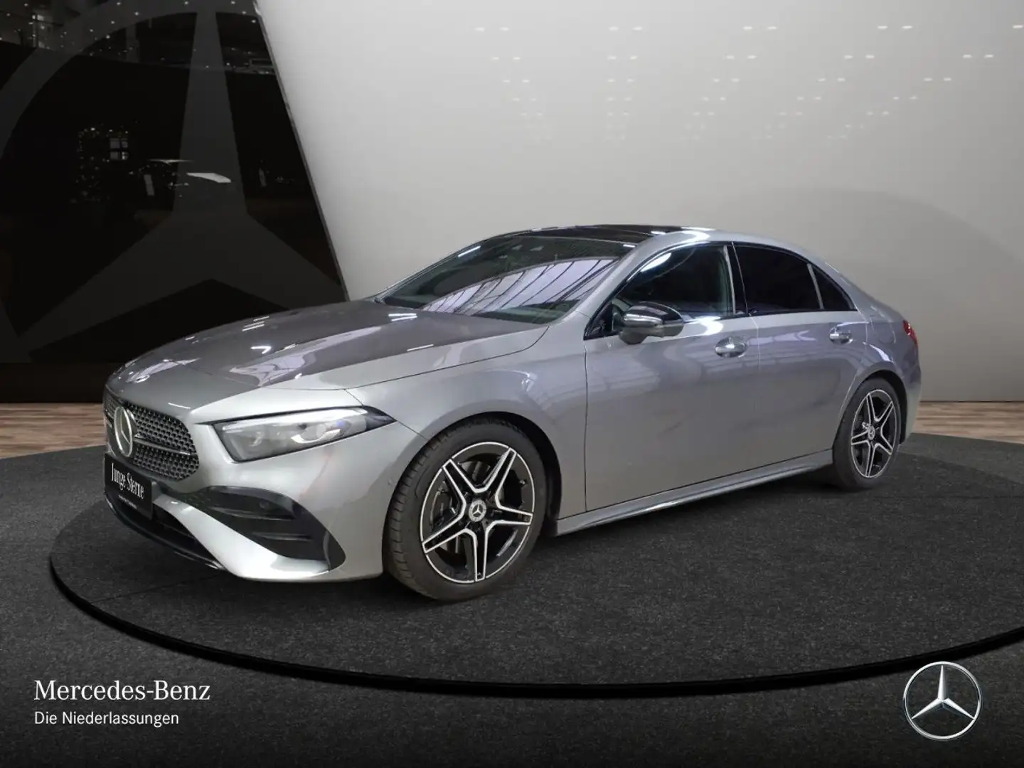 Mercedes-Benz A 220 Lim 4M AMG+NIGHT+PANO+360°+AHK+MULTIBEAM+8G Grau - 2