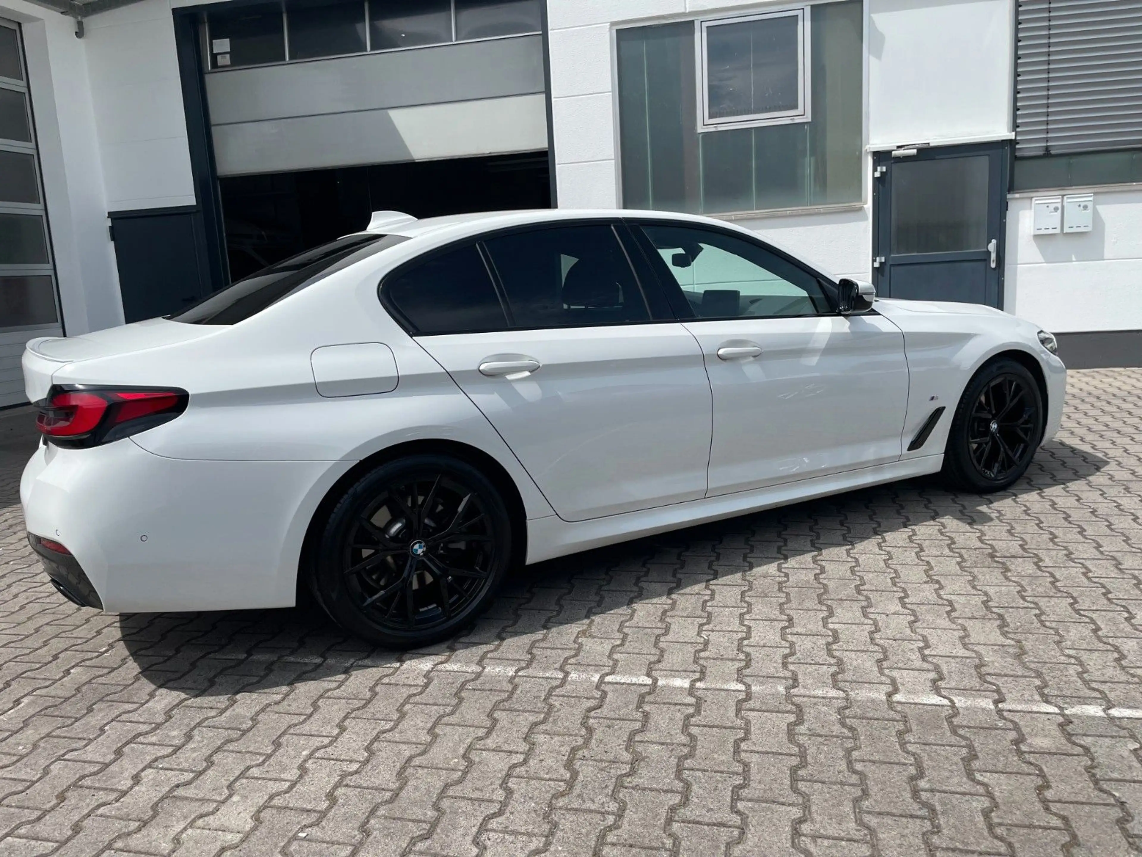 BMW 520 i |M-Sport|HiFi|Leder|19"Alu|Kamera|Alarm| — photo 6