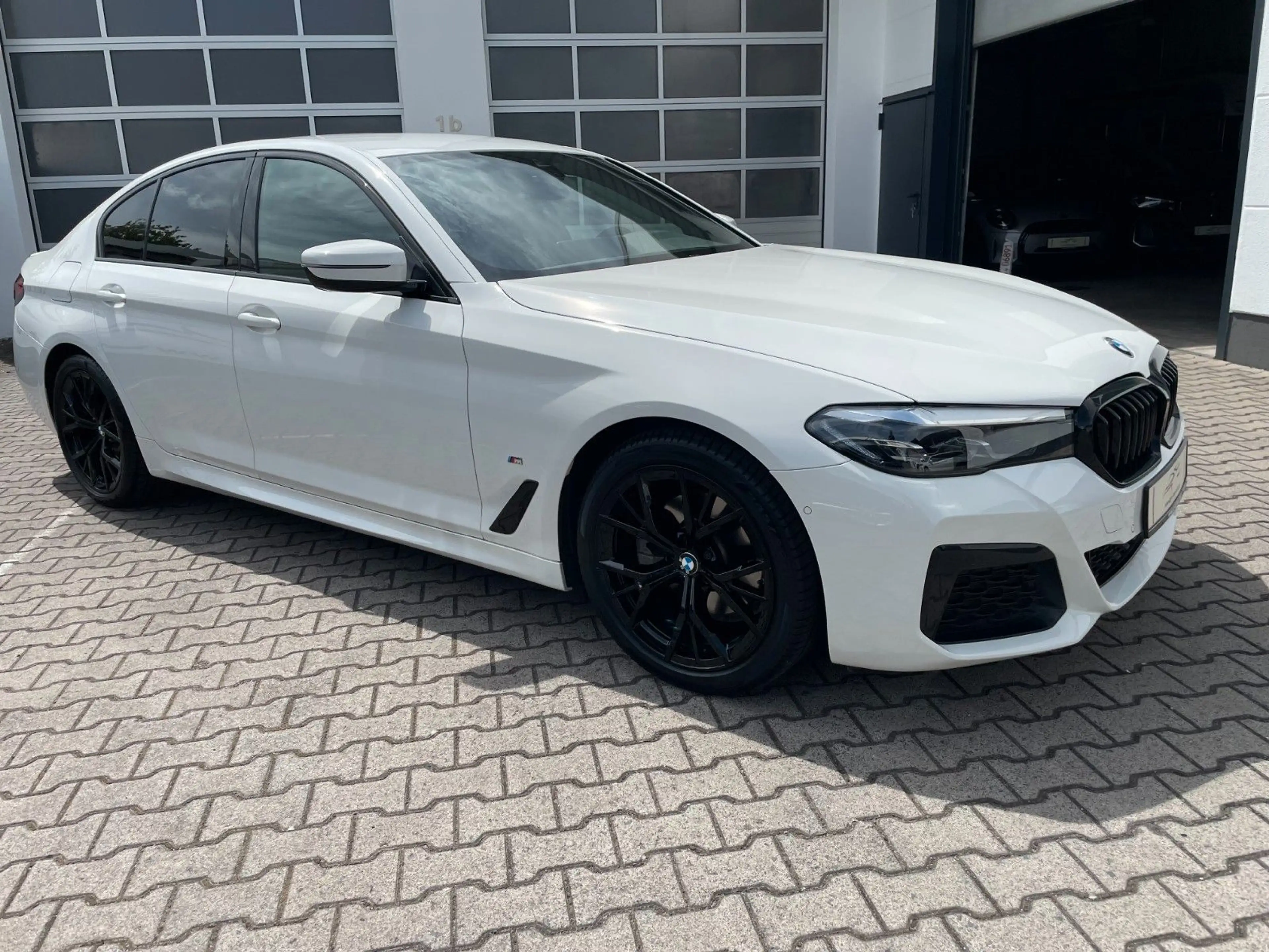 BMW 520 i |M-Sport|HiFi|Leder|19"Alu|Kamera|Alarm| — photo 2