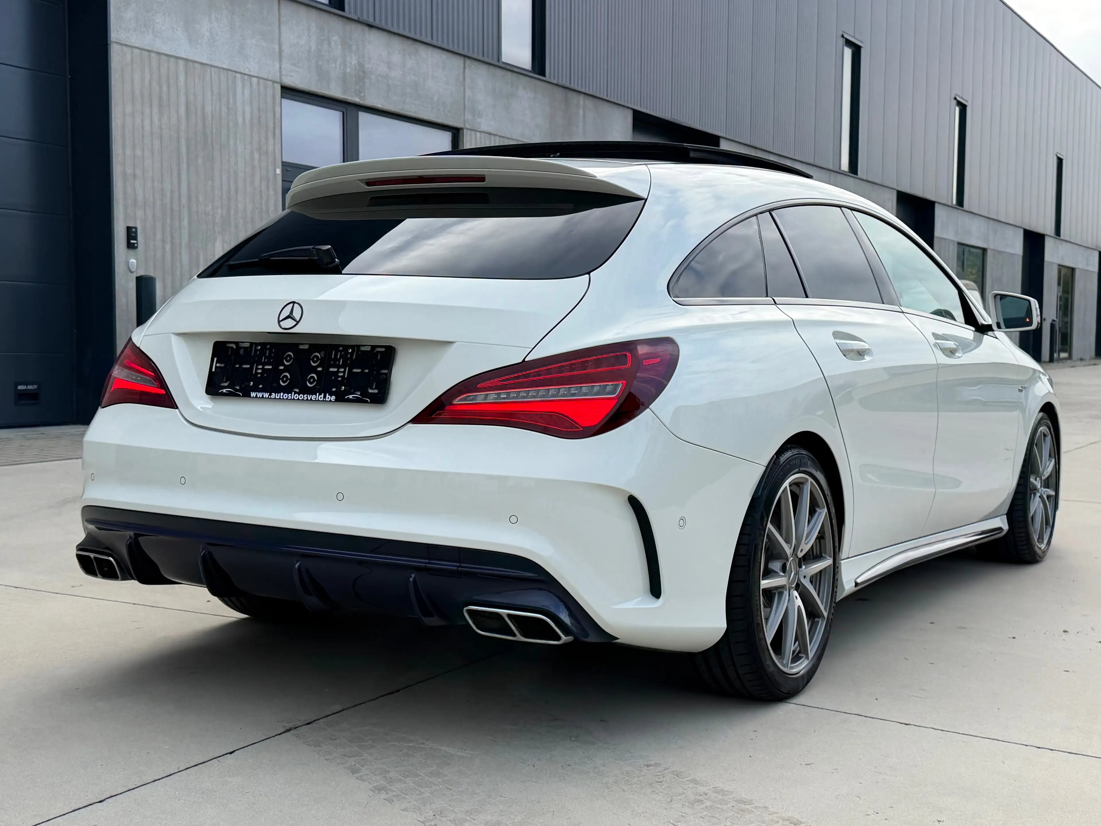 Mercedes-Benz CLA 45 AMG 4-Matic - 381pk - PANO - CAMERA - CARPLAY - ACC - Pack Night — photo 4