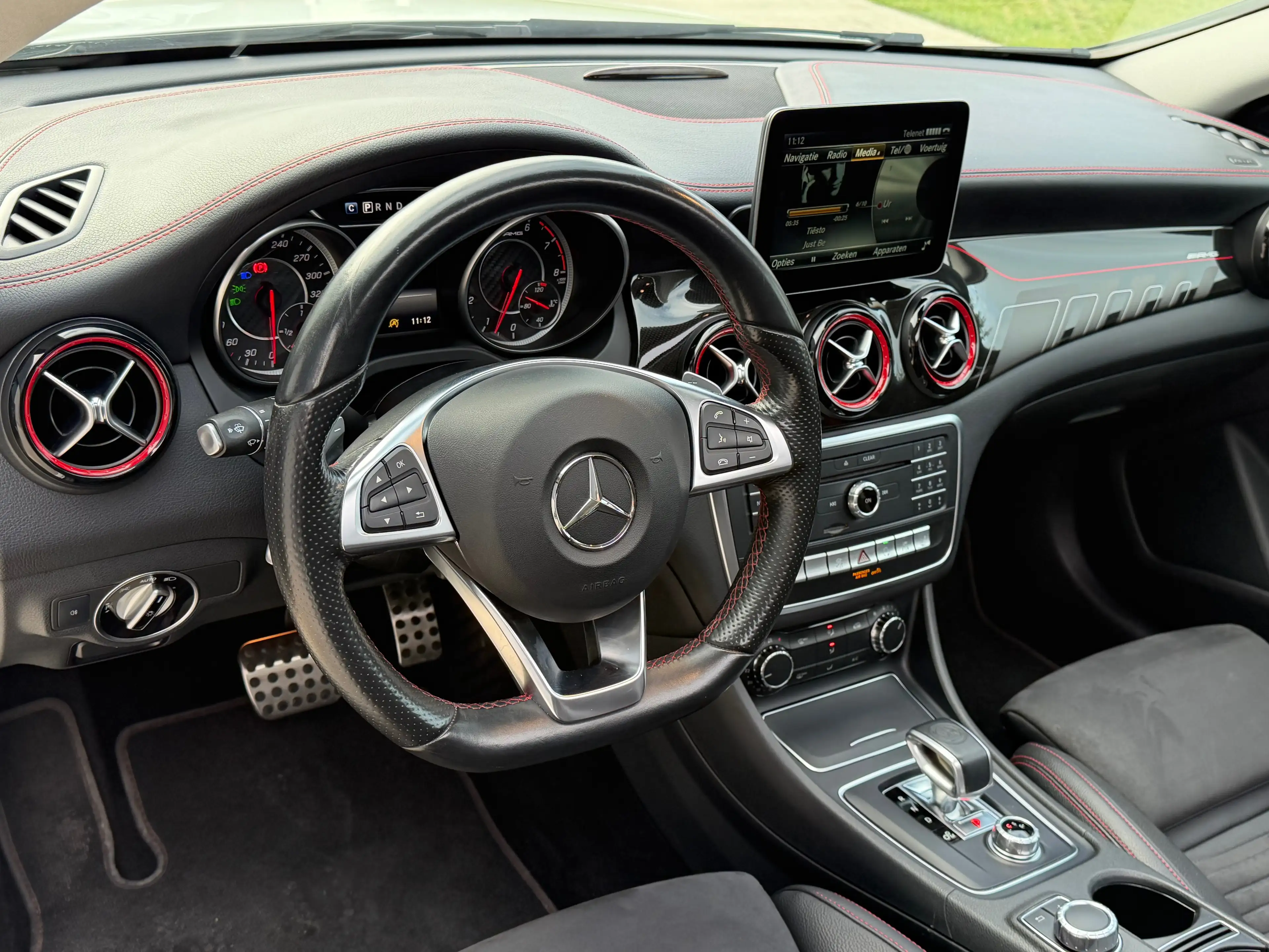 Mercedes-Benz CLA 45 AMG 4-Matic - 381pk - PANO - CAMERA - CARPLAY - ACC - Pack Night — photo 8