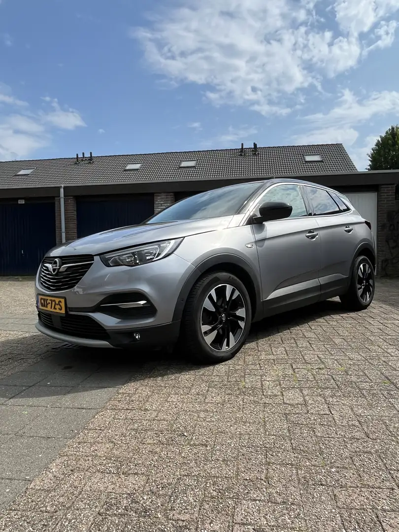 Opel Grandland X 1.2 Turbo Ultimate Grijs - 2