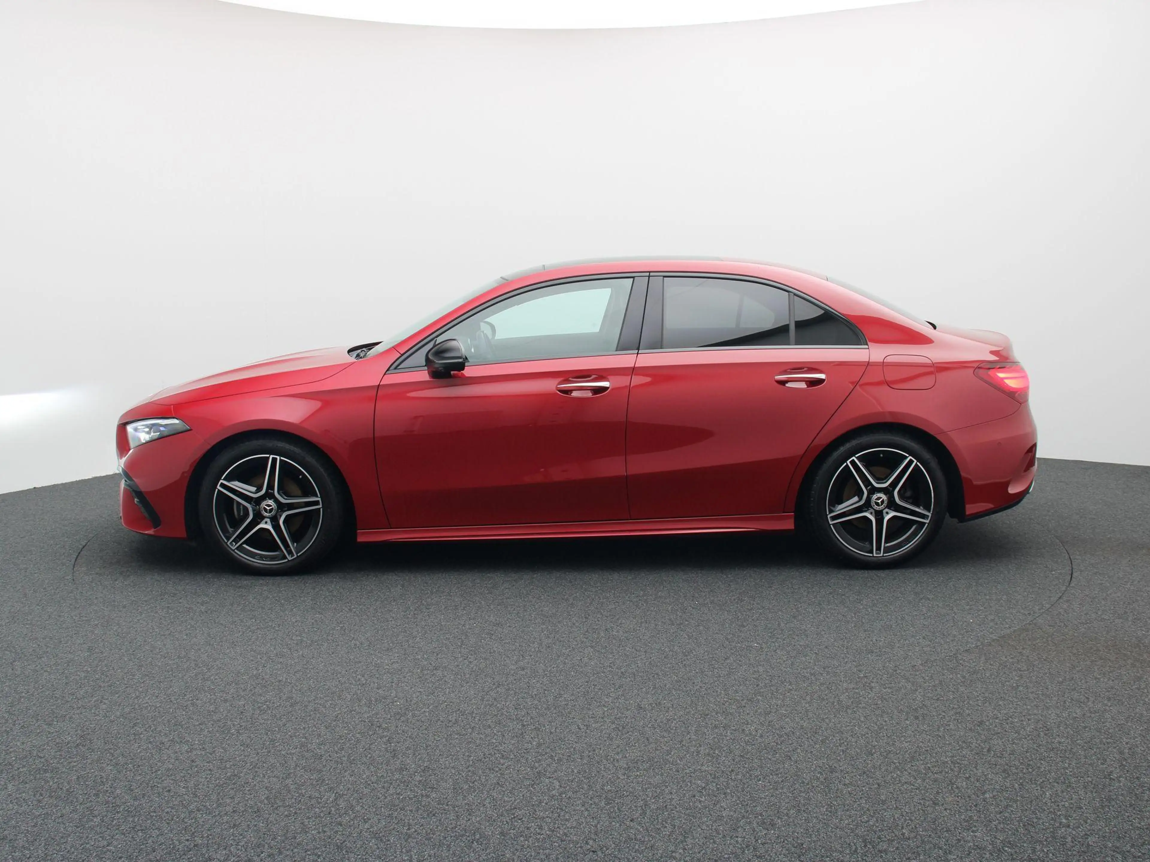 Mercedes-Benz A 200 Berline AMG Line + MULTIBEAM + PANORAMISCH DAK + C — photo 4