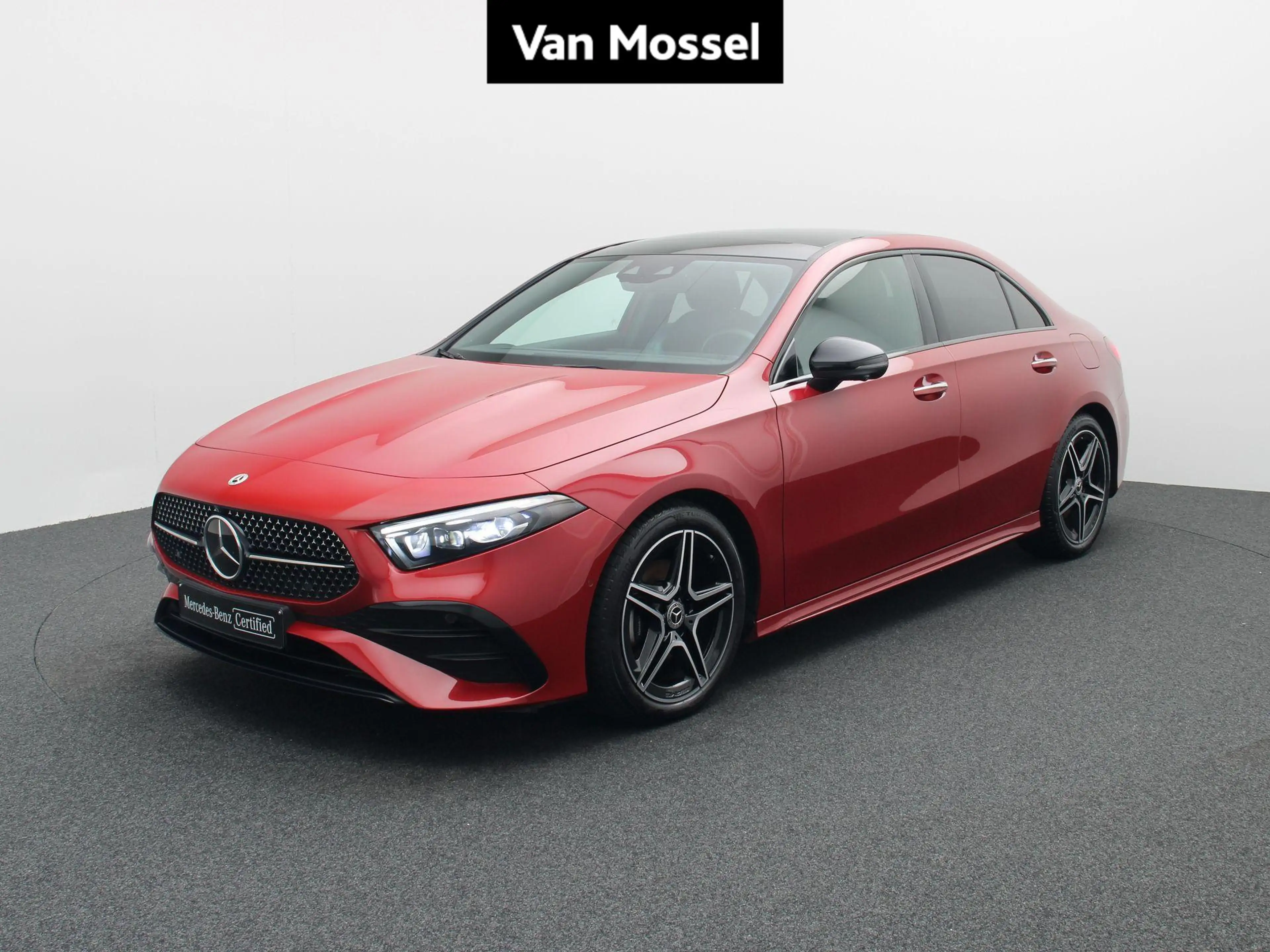 Mercedes-Benz A 200 Berline AMG Line + MULTIBEAM + PANORAMISCH DAK + C