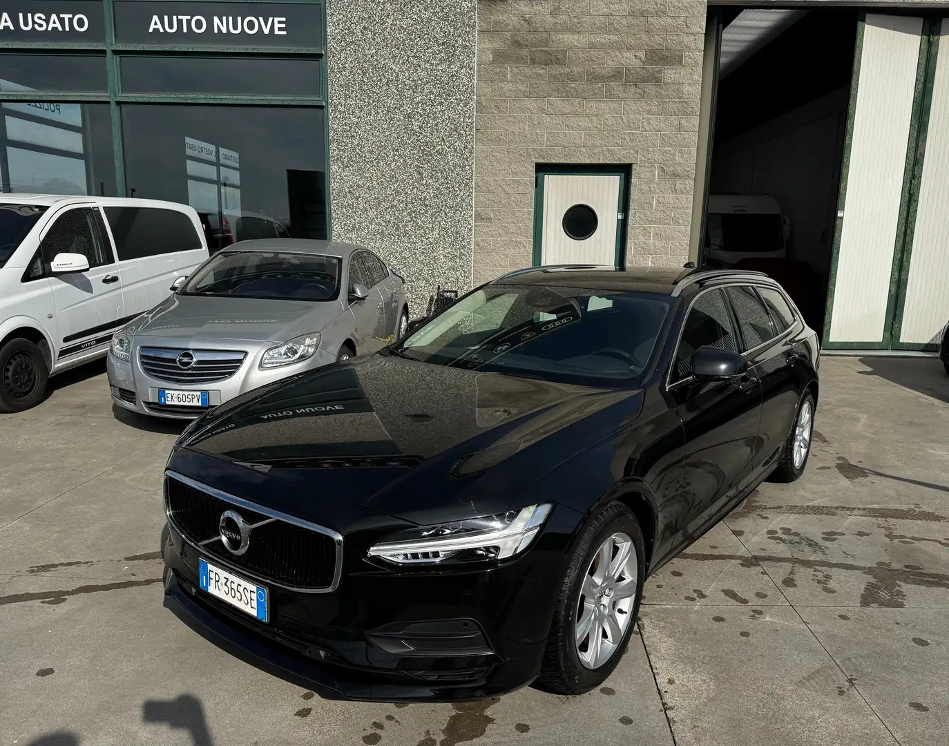 Volvo V90 V90 2.0 d4 Momentum geartronic Noir - 1