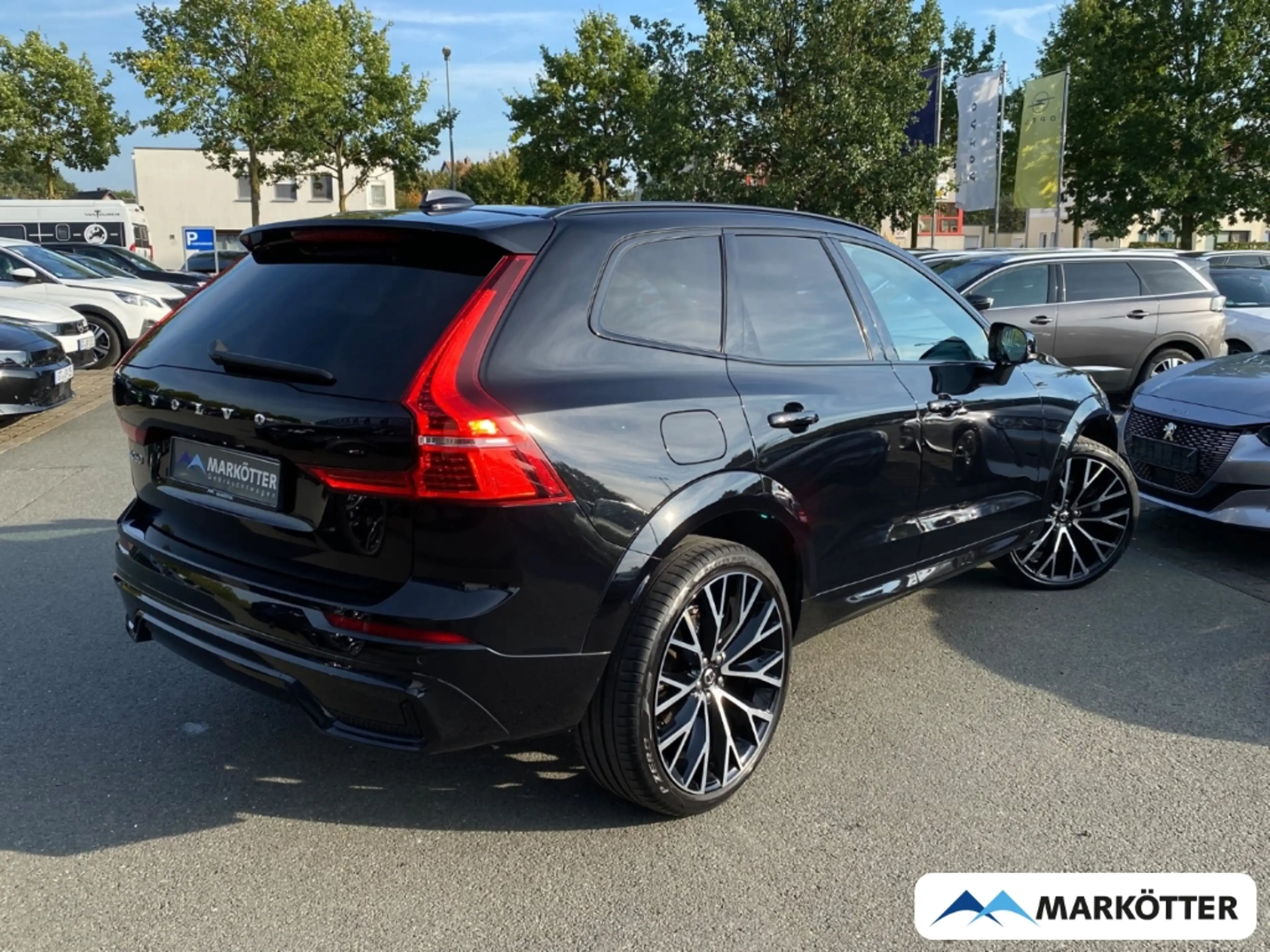 Volvo XC60 B4 R Design FOUR-C/PANO/22°/LHZ/GOOGLE/CAM — photo 3