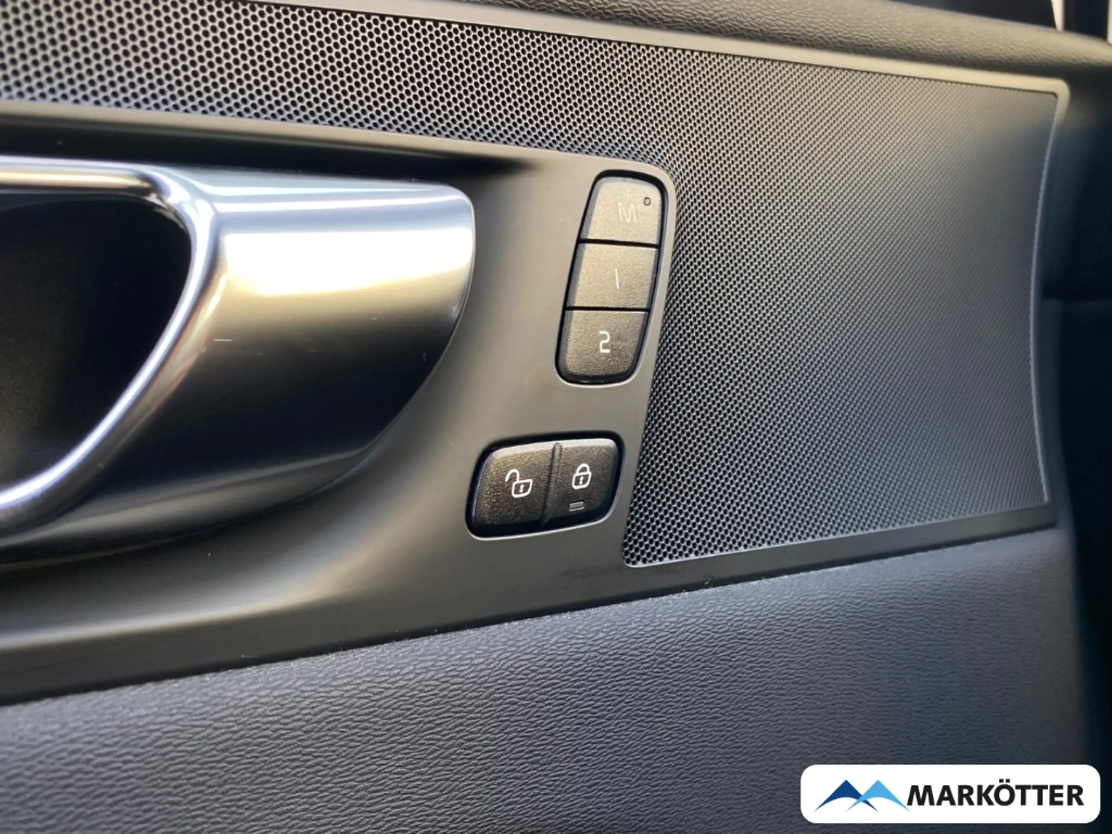 Volvo XC60 B4 R Design FOUR-C/PANO/22°/LHZ/GOOGLE/CAM — photo 15