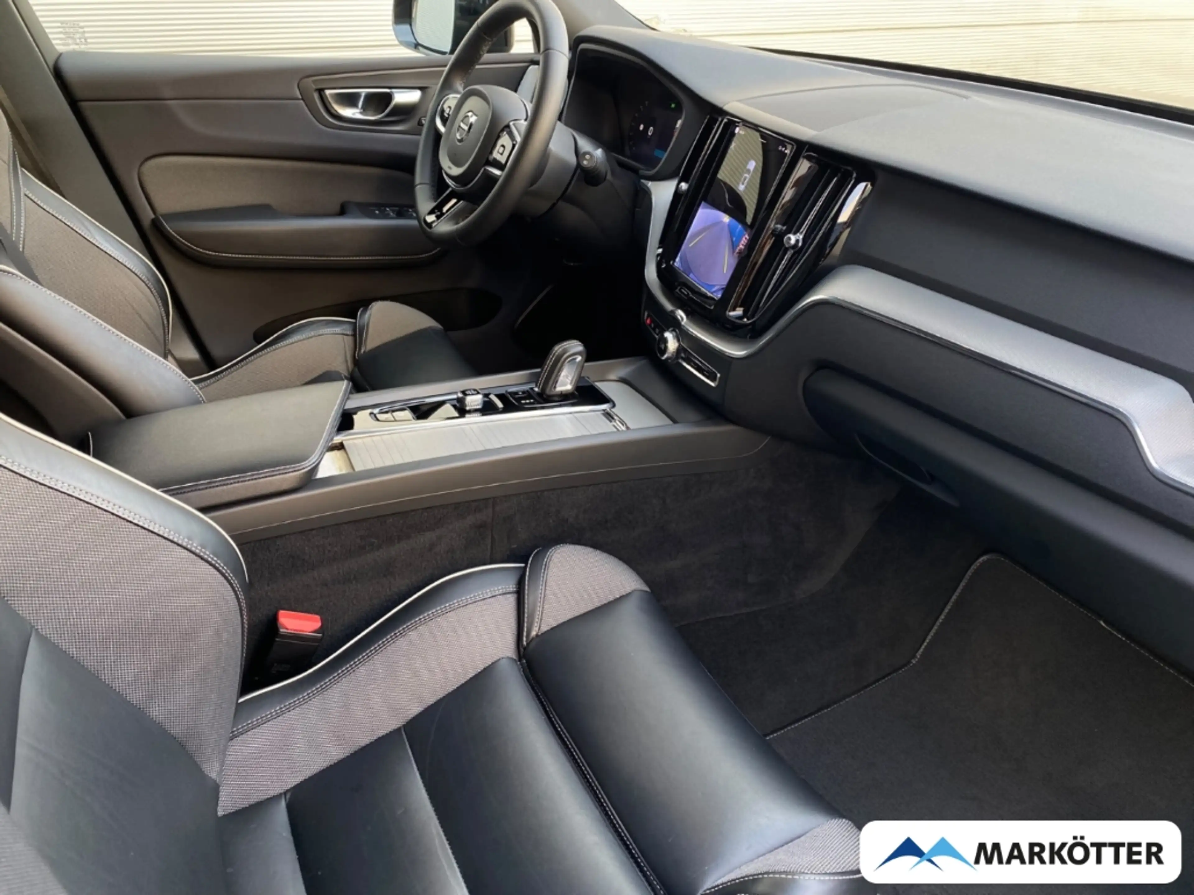 Volvo XC60 B4 R Design FOUR-C/PANO/22°/LHZ/GOOGLE/CAM — photo 10
