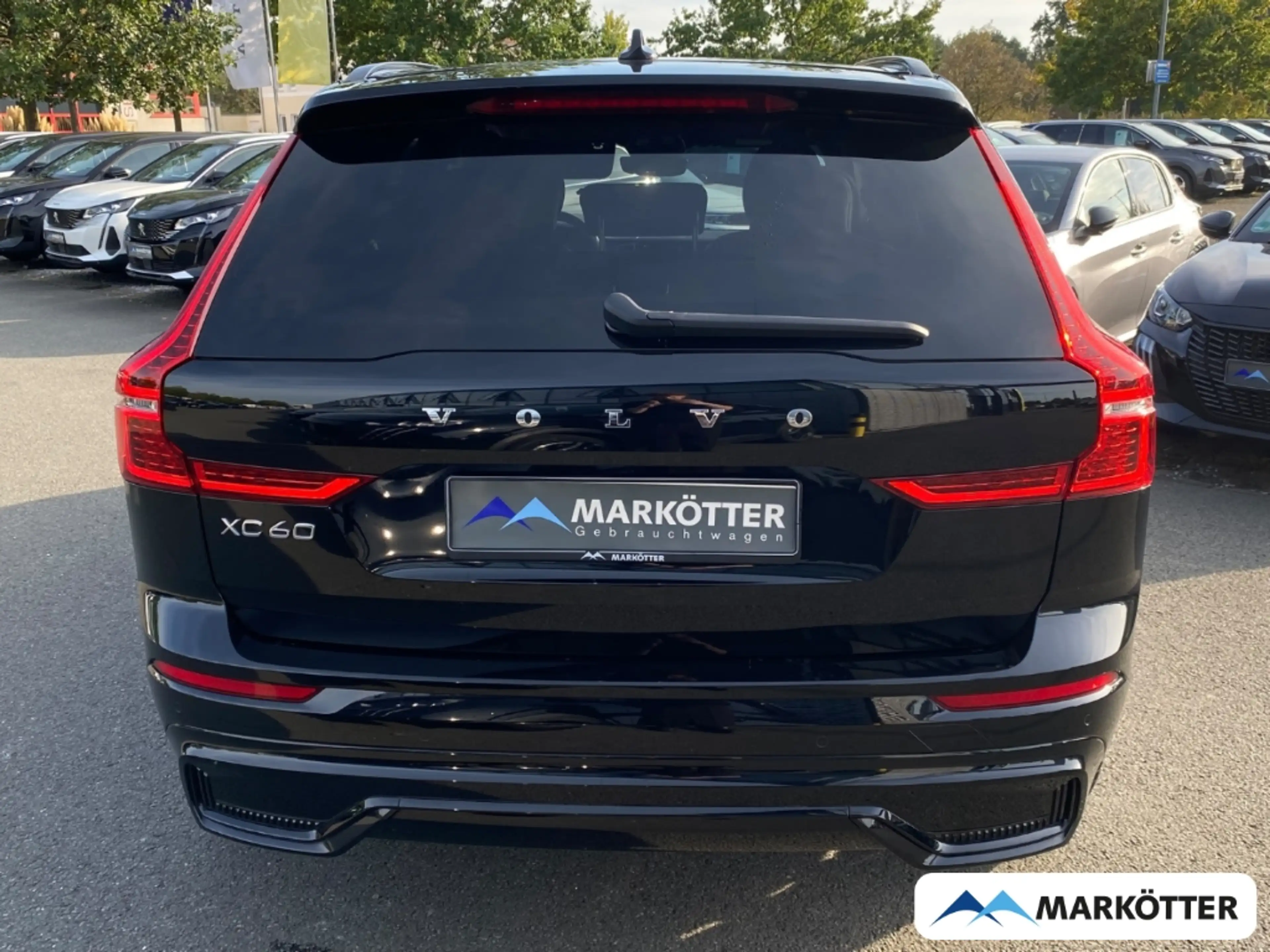 Volvo XC60 B4 R Design FOUR-C/PANO/22°/LHZ/GOOGLE/CAM — photo 4