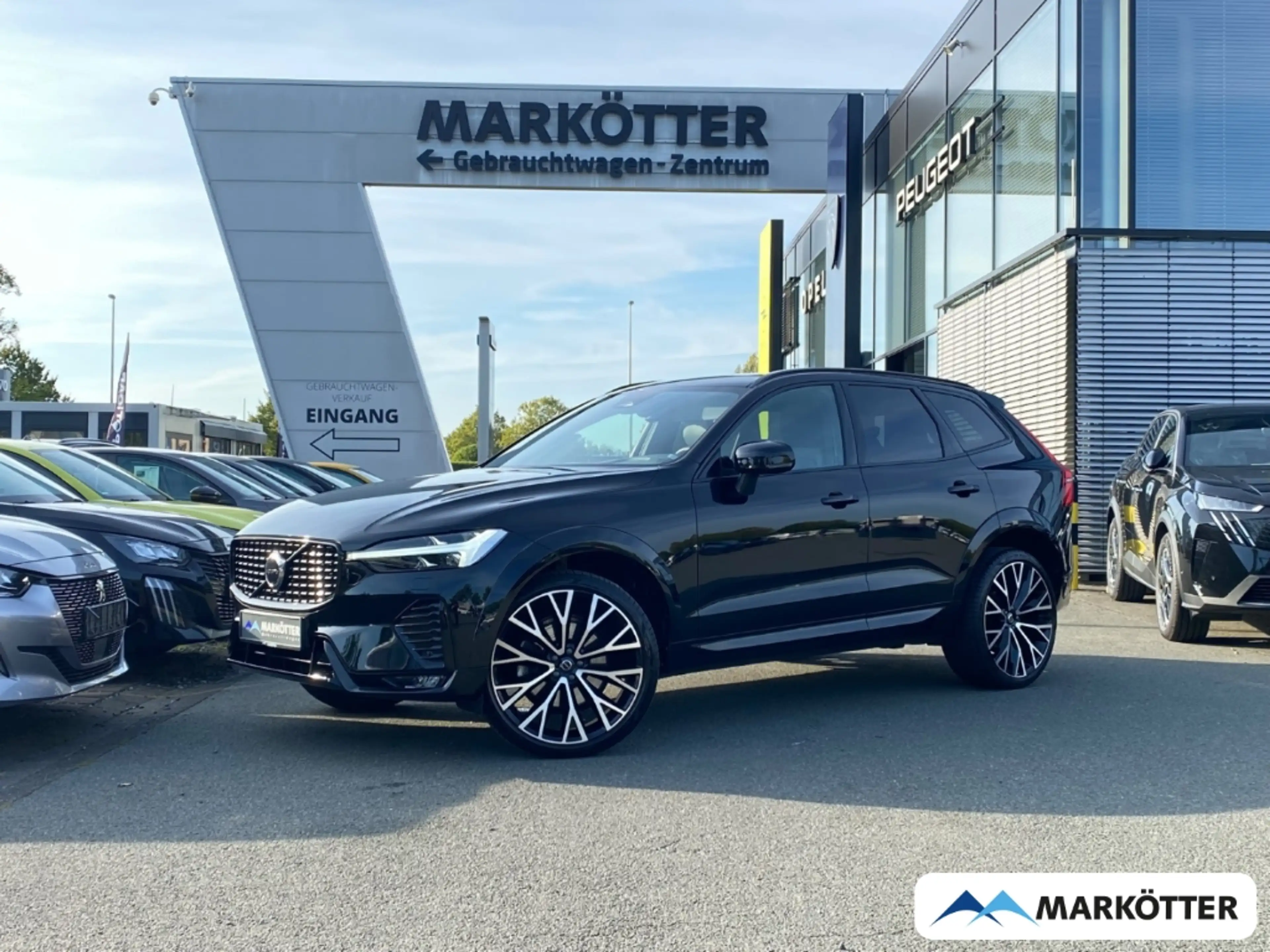 Volvo XC60 B4 R Design FOUR-C/PANO/22°/LHZ/GOOGLE/CAM
