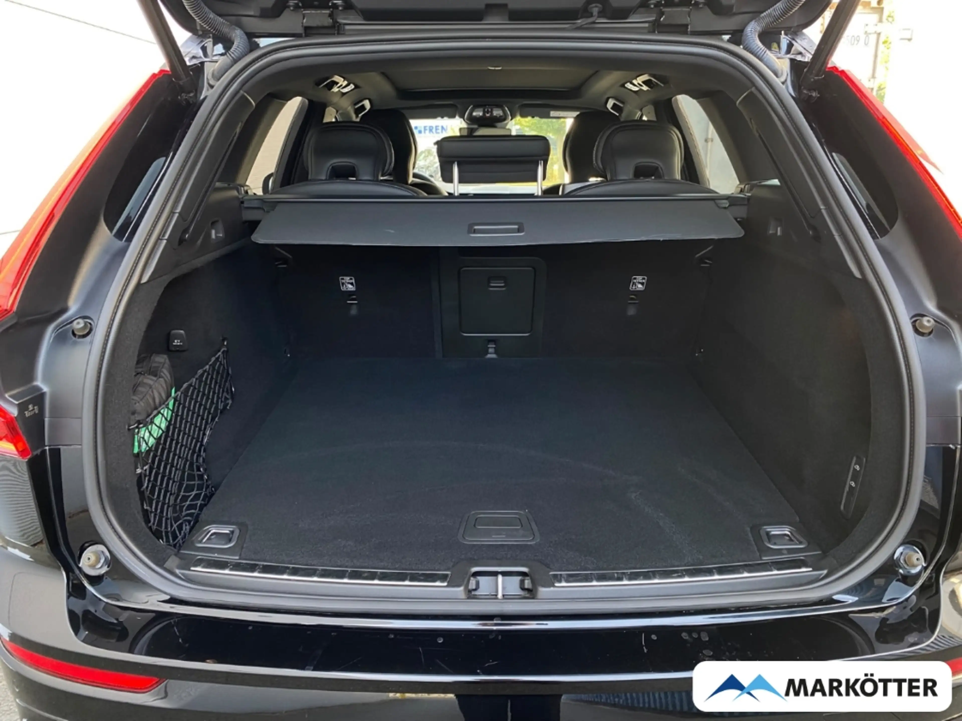 Volvo XC60 B4 R Design FOUR-C/PANO/22°/LHZ/GOOGLE/CAM — photo 7