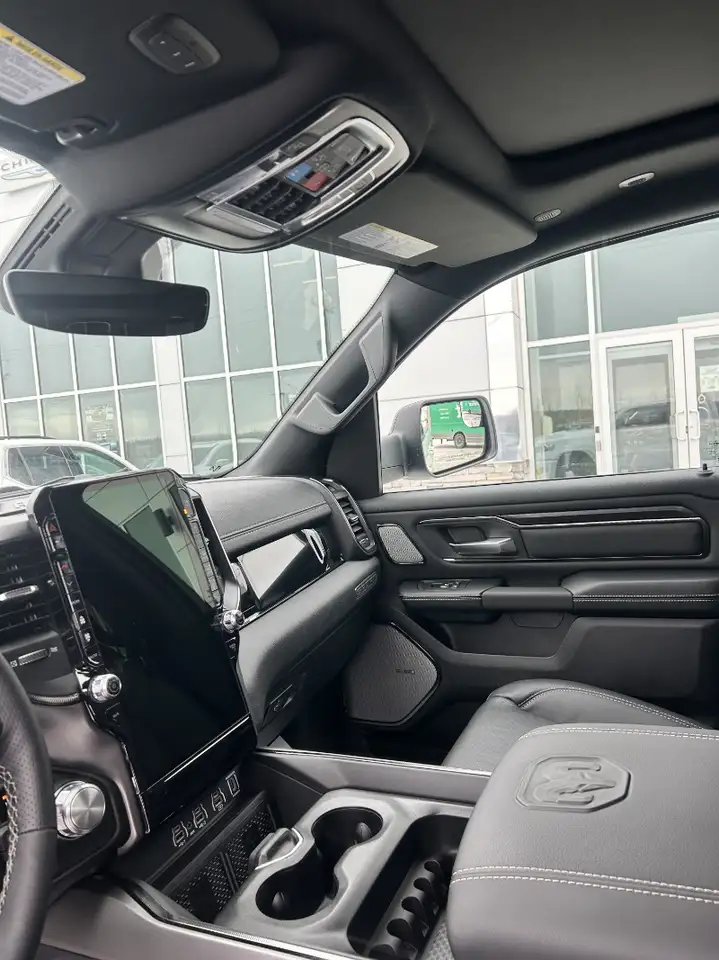 RAM 1500 снимка RAM 1500