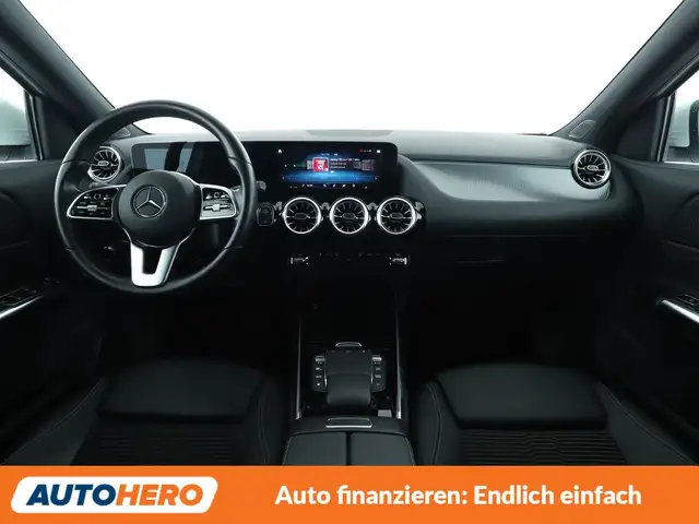 Mercedes-Benz GLA view 12