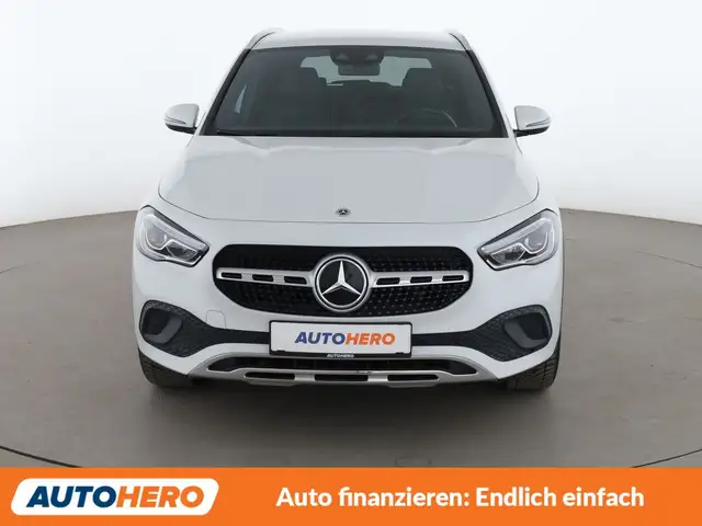 Mercedes-Benz GLA view 9