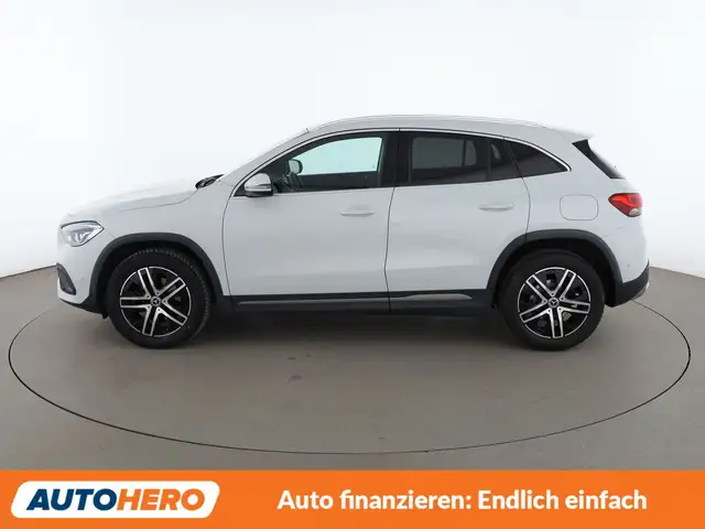 Mercedes-Benz GLA view 3