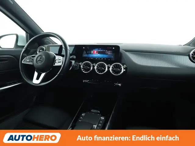 Mercedes-Benz GLA view 13