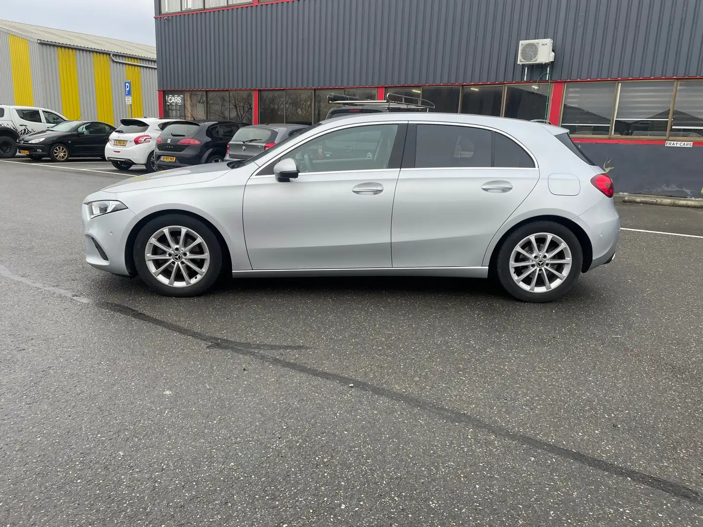 Mercedes-Benz A 180 d Premium Plus / NIEUWE MOTOR 12.00 KM / LEER / SP Grey - 2