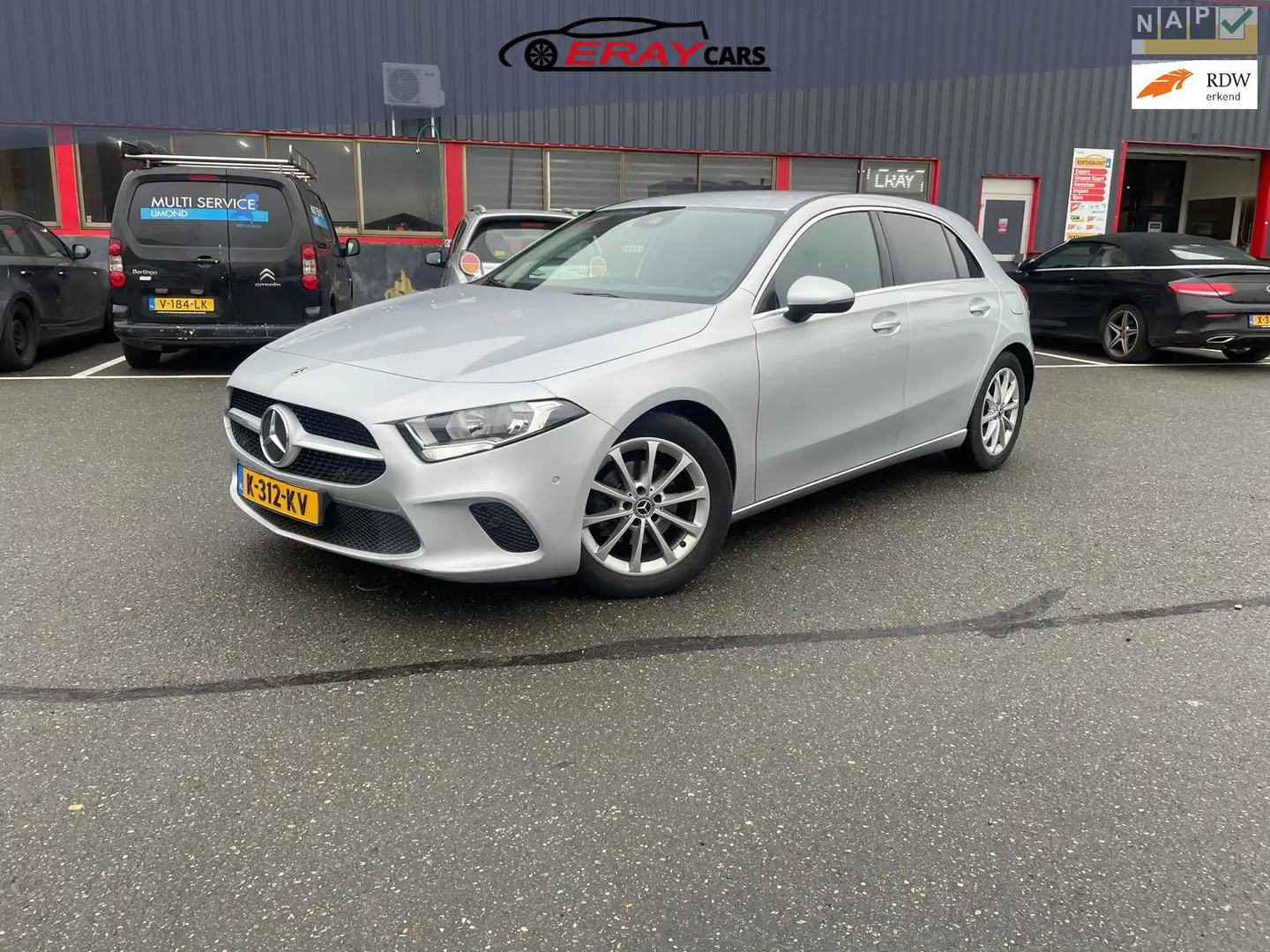 Mercedes-Benz A 180 d Premium Plus / NIEUWE MOTOR 12.00 KM / LEER / SP Grey - 1