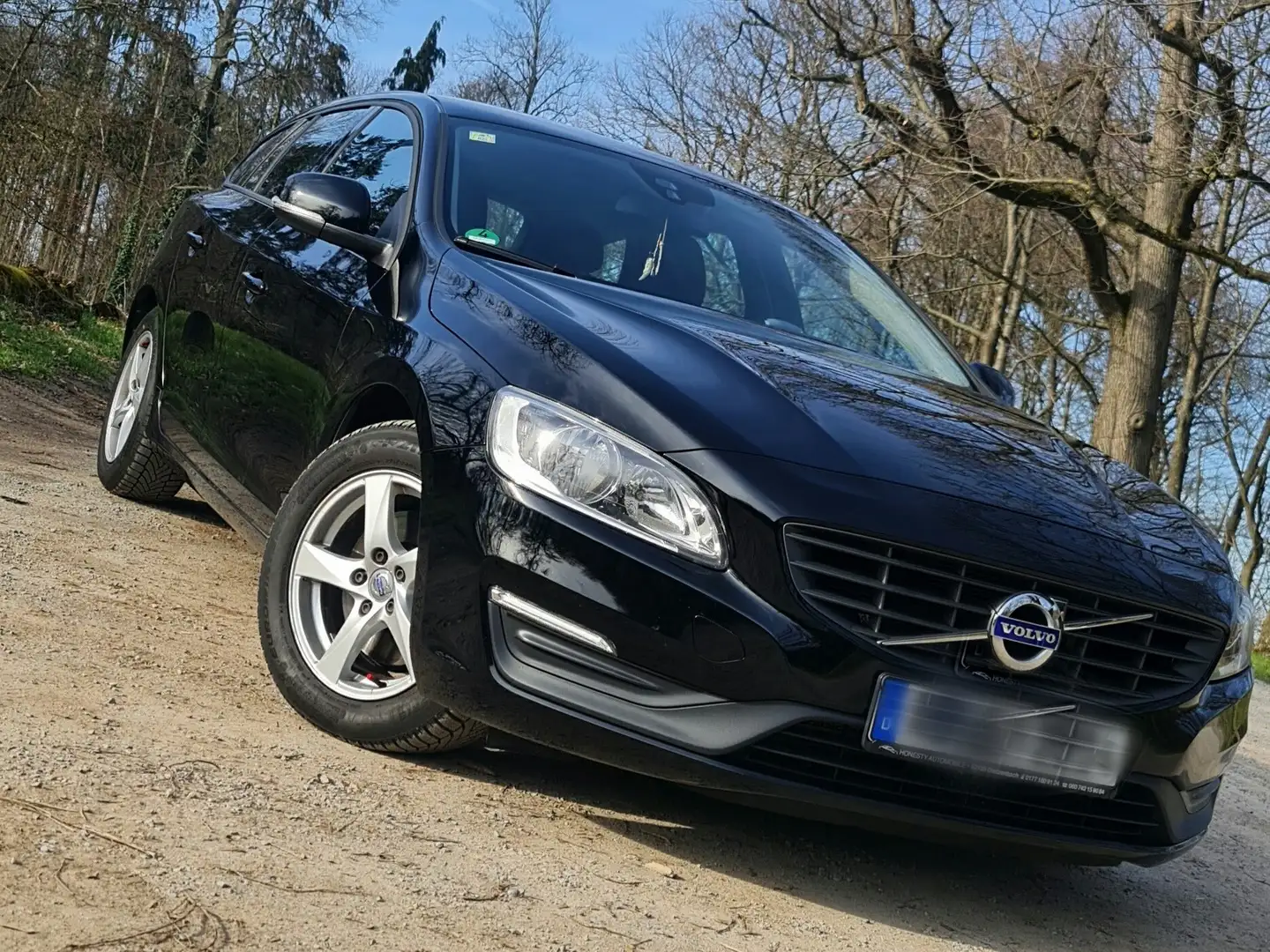 Volvo V60 D2 Kinetic Schwarz - 2