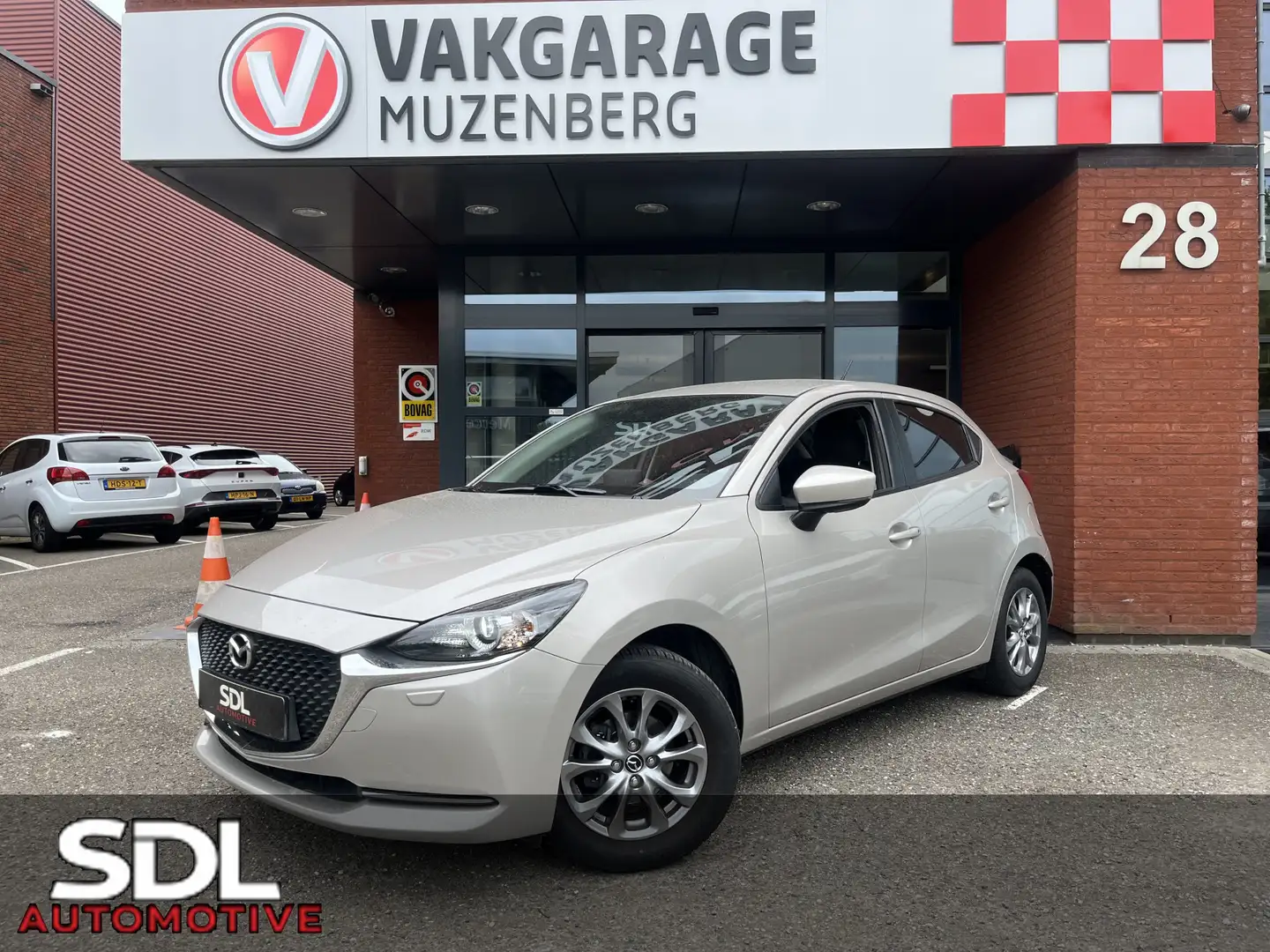 Mazda 2 1.5 Skyactiv-G Comfort // LED // AIRCO // PDC // C Bruin - 1