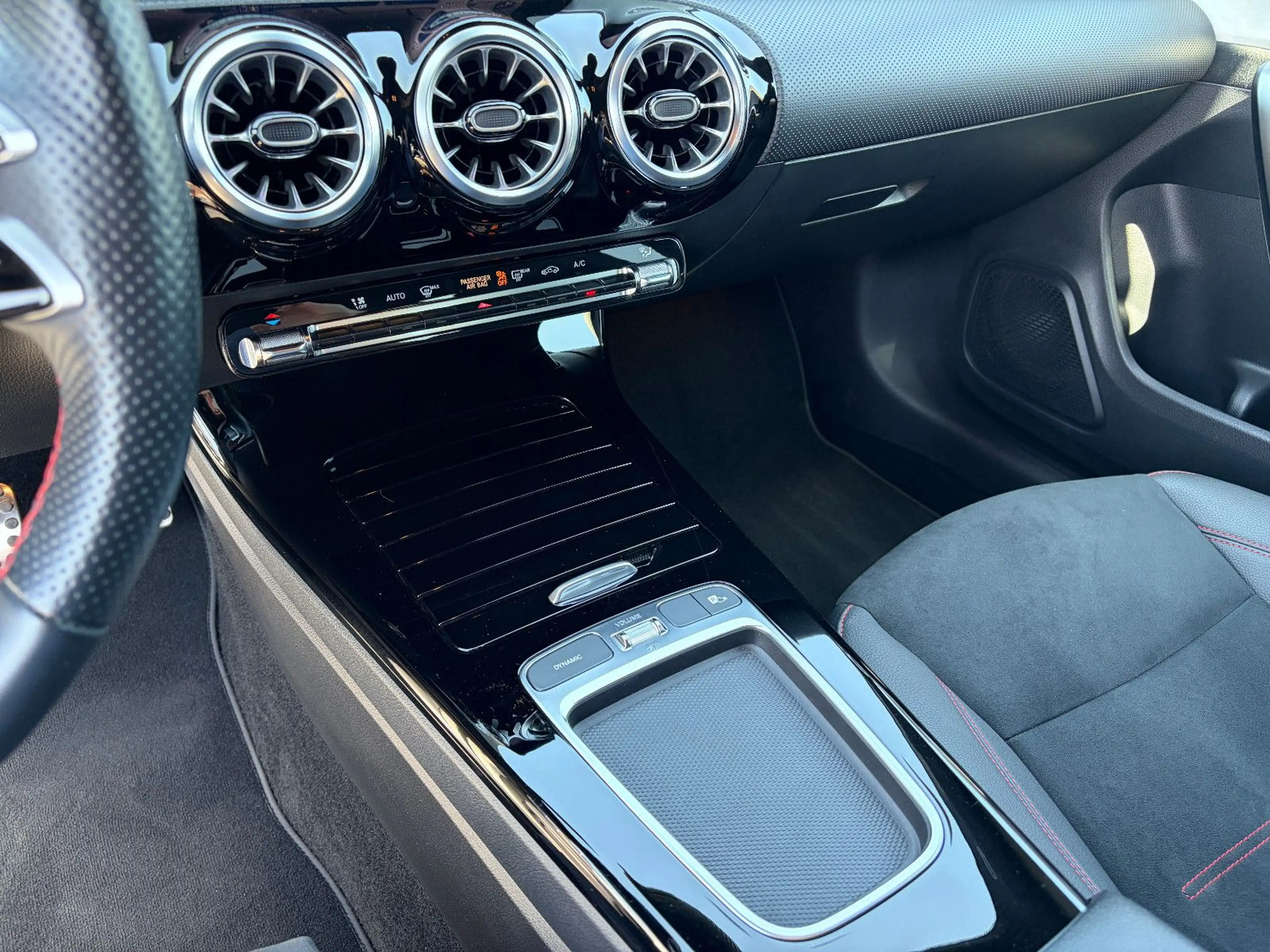 Mercedes-Benz CLA 200 AMG Line Edition Night — photo 15