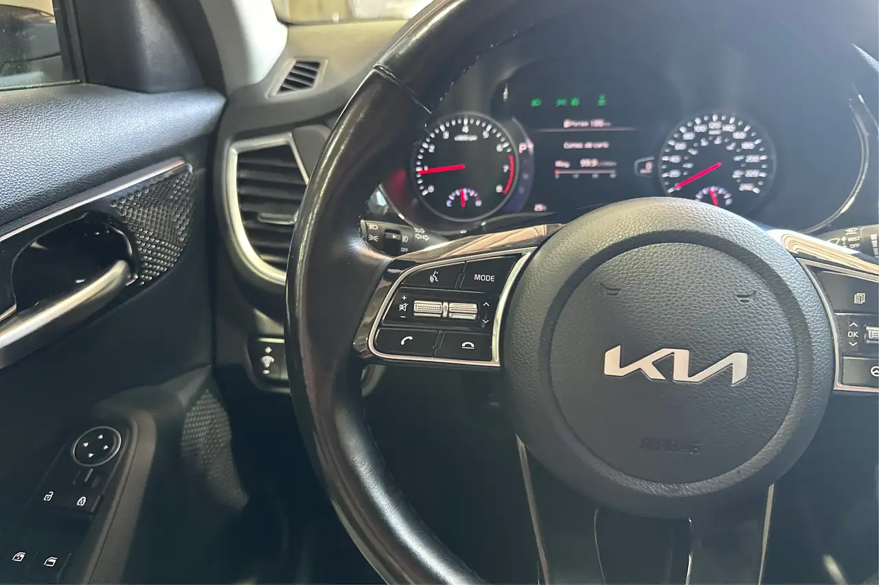 Kia Seltos снимка Kia Seltos