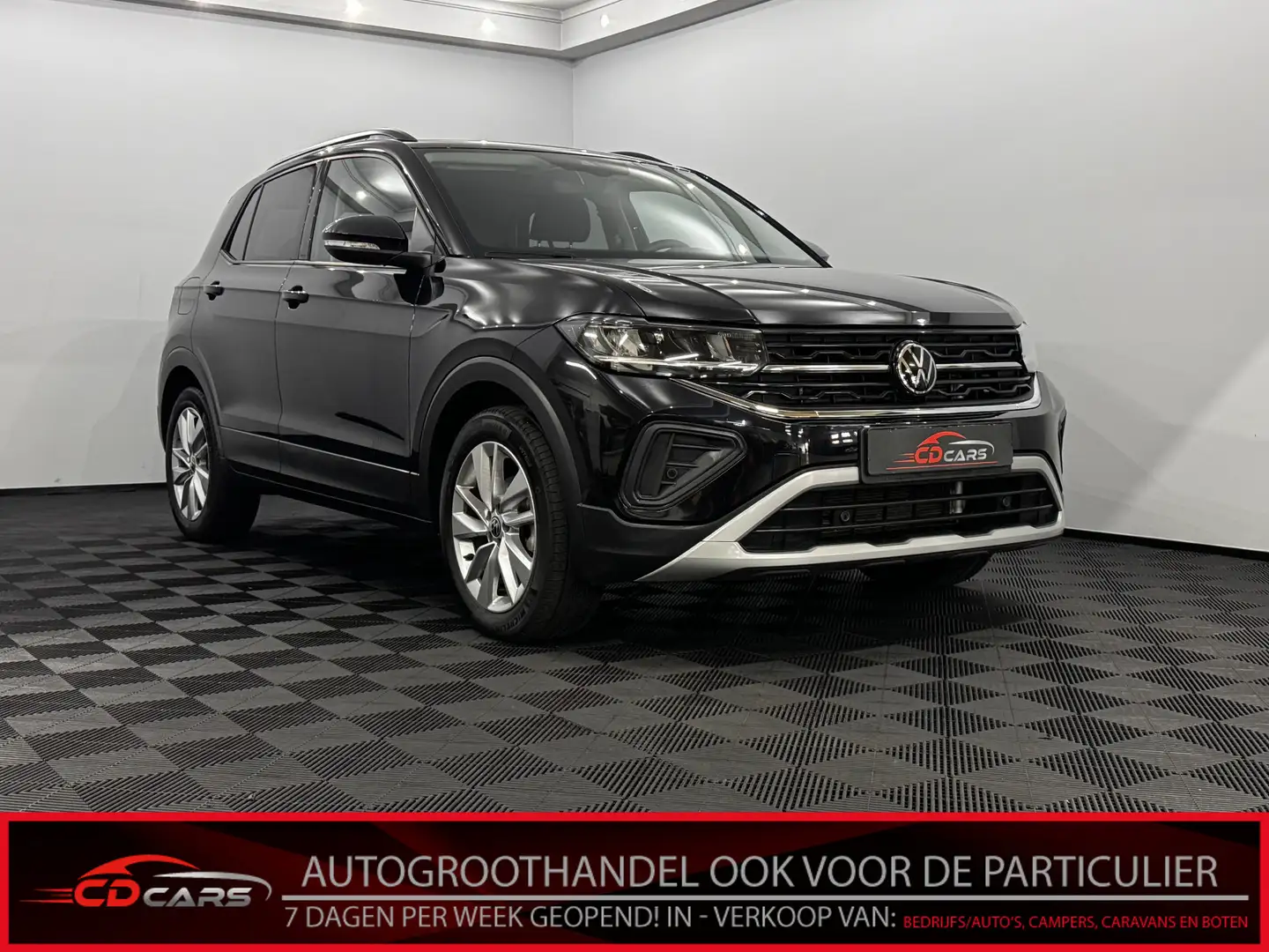 Volkswagen T-Cross 1.0 TSI Life Edition Clima, Camera, Navi, Winterpa Zwart - 1