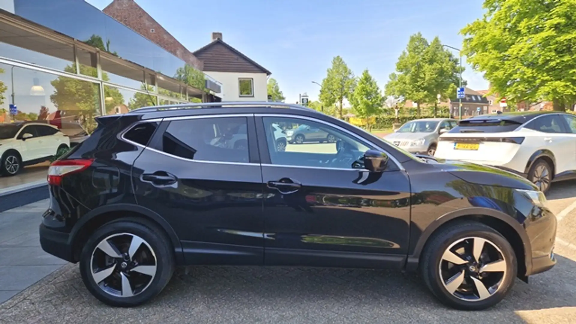 Nissan Qashqai 1.2 115PK DIG-Turbo N-Connecta Design Pack Zwart - 2