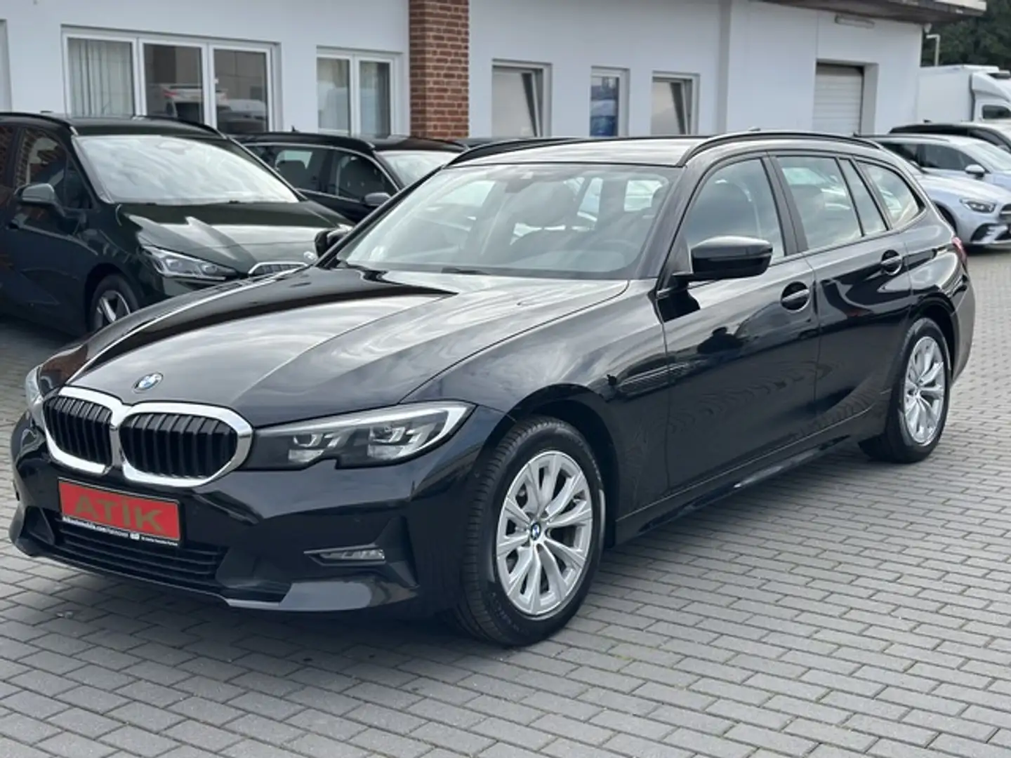 BMW 320 d TOURING LED SPURHALTEASSIST R.CAM SHZ PARK ASSIS Schwarz - 1