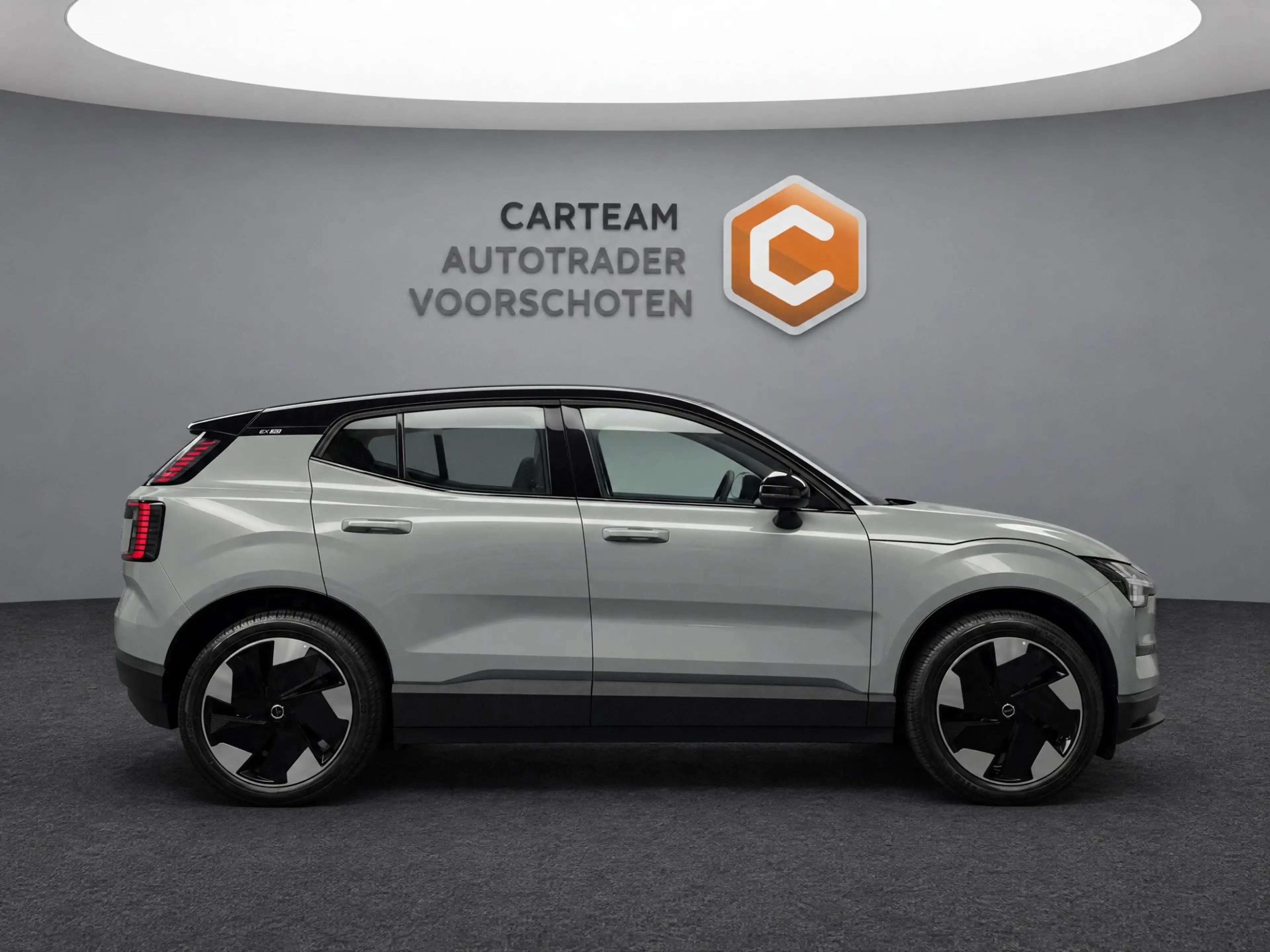 Volvo EX30 Single Motor Extended Range Plus 69 kWh — photo 18