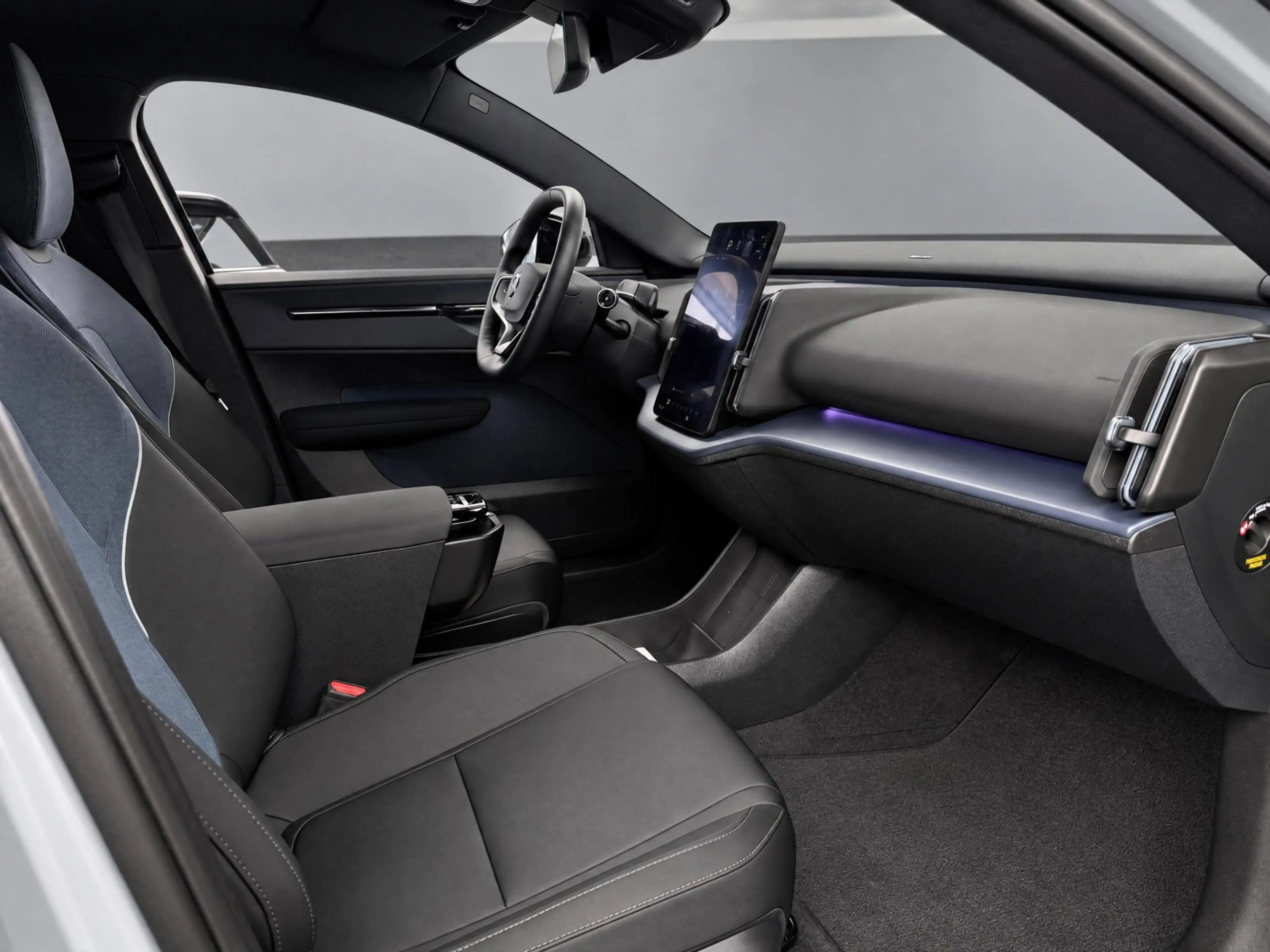 Volvo EX30 Single Motor Extended Range Plus 69 kWh — photo 14