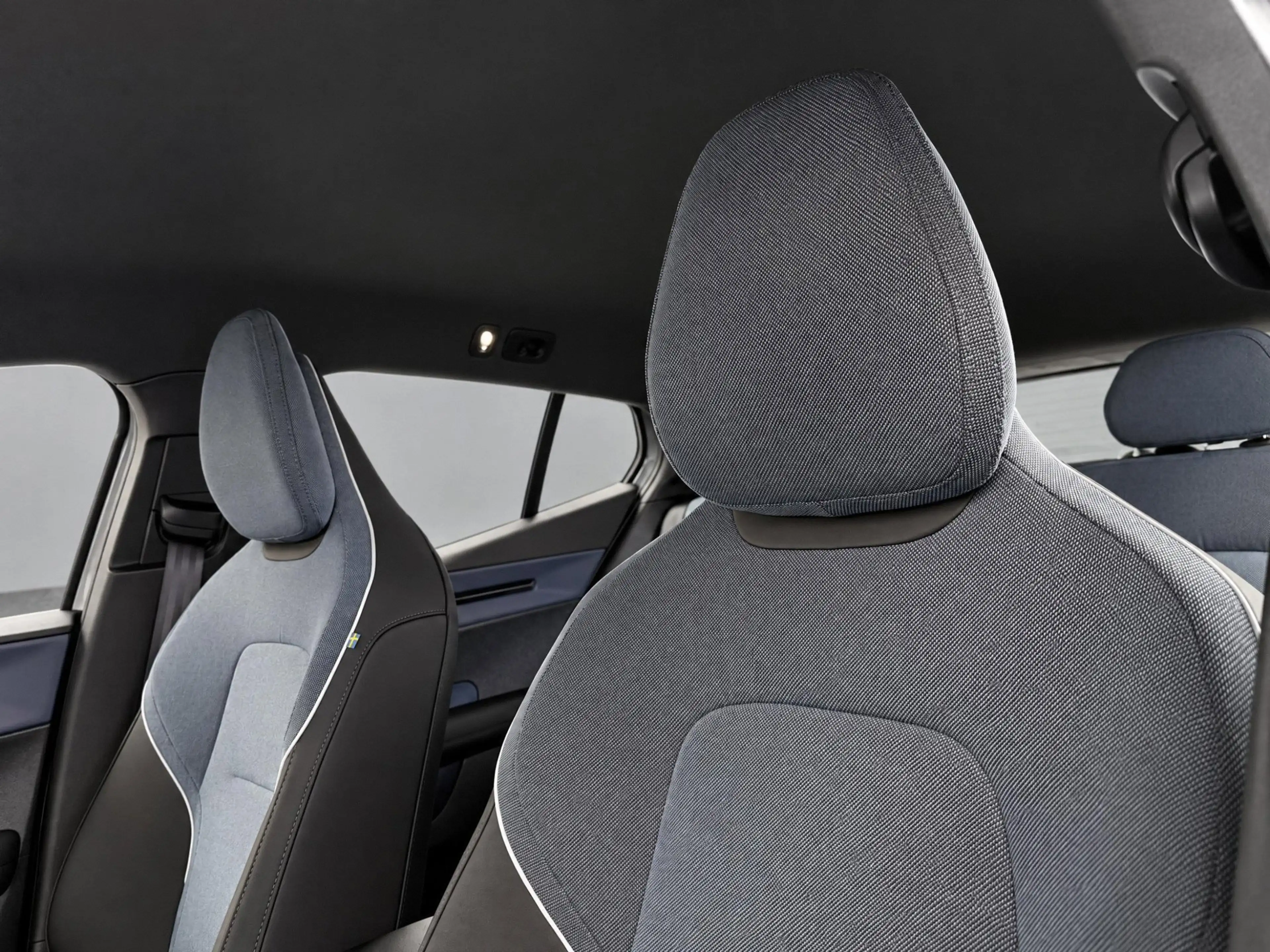 Volvo EX30 Single Motor Extended Range Plus 69 kWh — photo 8
