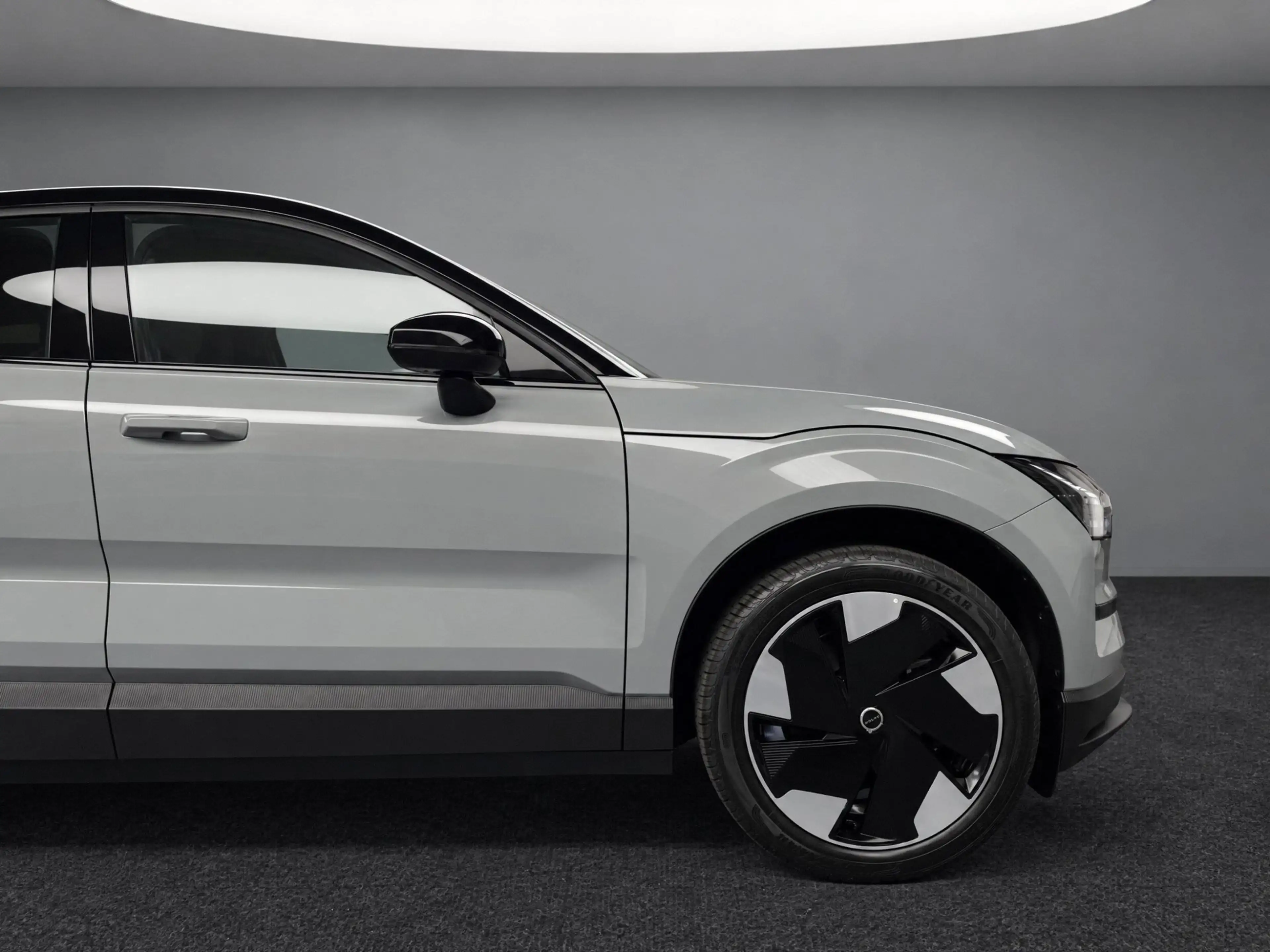 Volvo EX30 Single Motor Extended Range Plus 69 kWh — photo 20