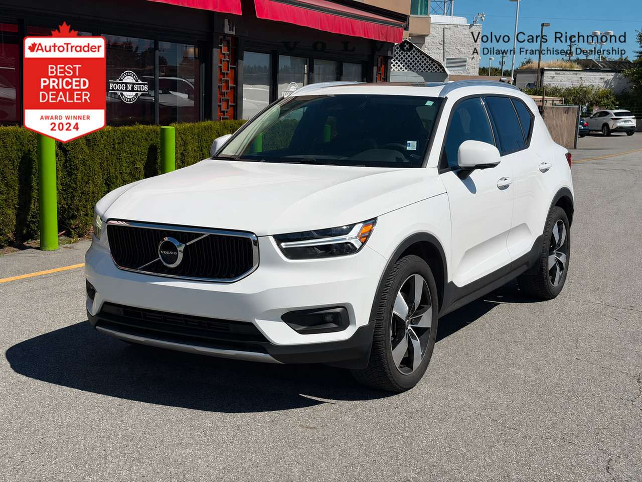 2022 Volvo XC40 T5 AWD Momentum Local One-Owner | Fully Loaded | C